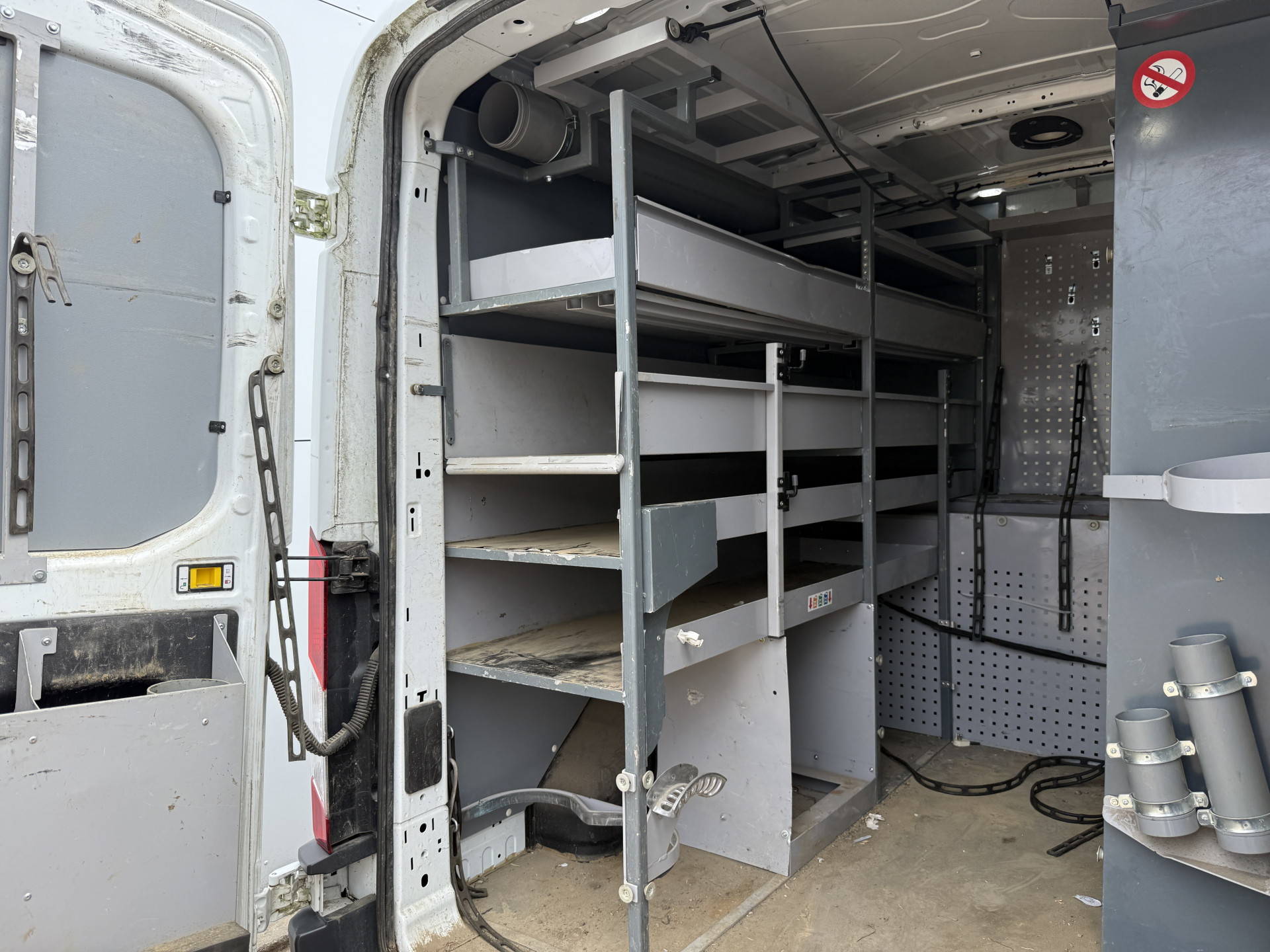Ford Transit 2.0 TDCI 130PK L2H2 Airco Cruise Control Parkeersensoren Stoelverwarming Zwaailampen Kastwand Inbouw