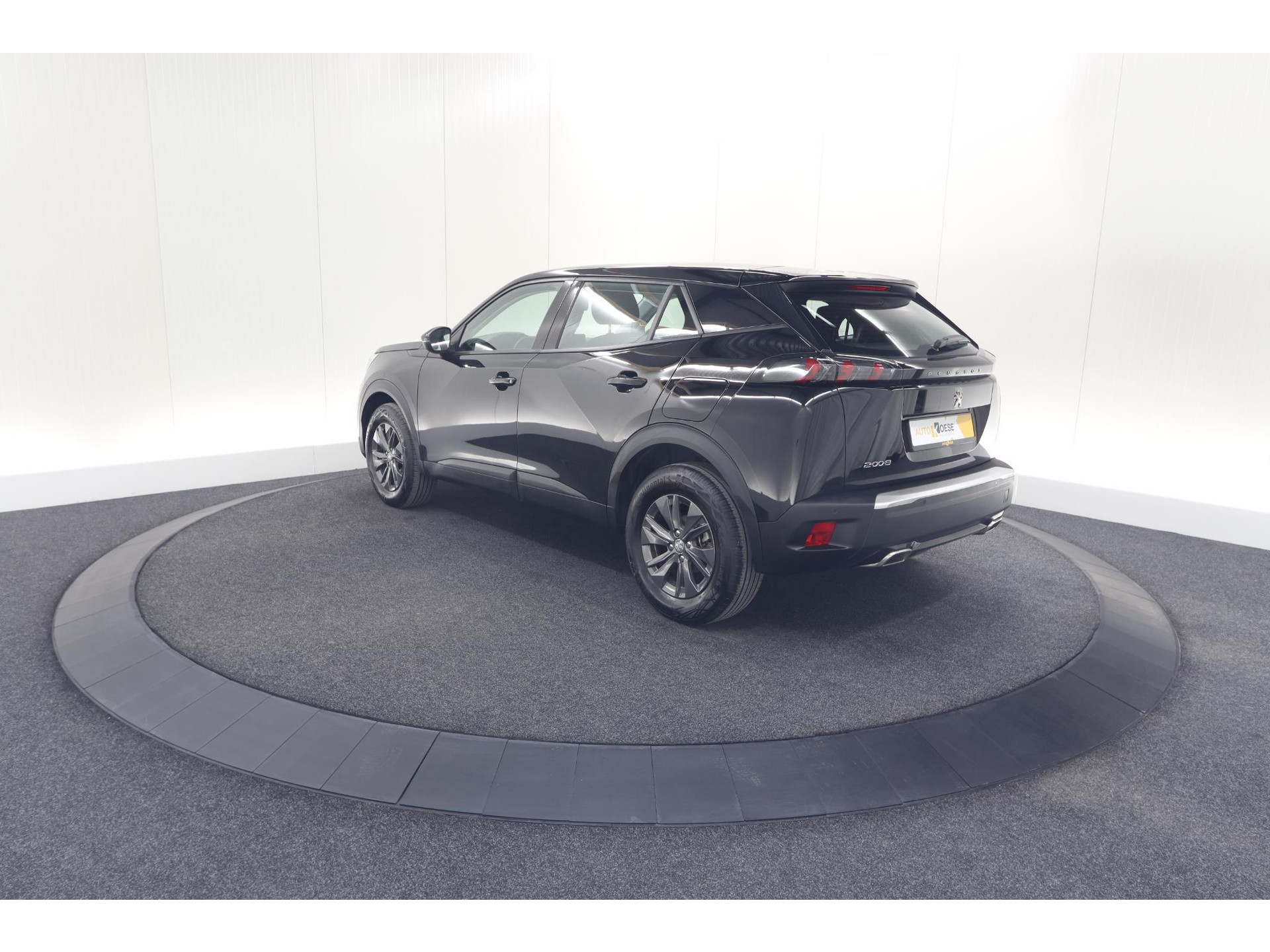 Peugeot 2008 PureTech 130 EAT8 Active | Parkeersensoren | Navigatie | Apple Carplay