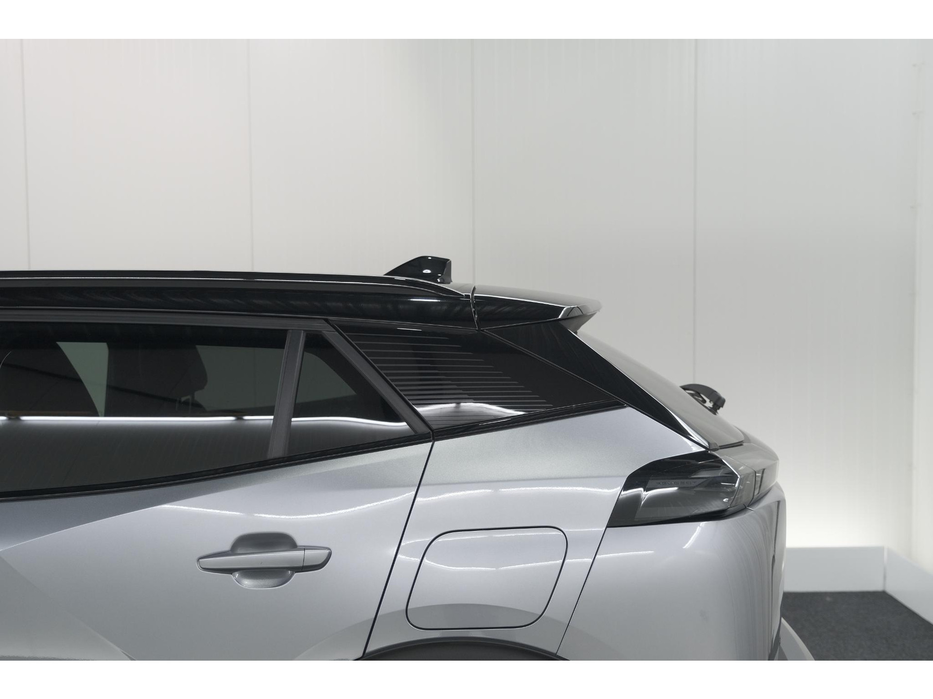 Peugeot 2008 PureTech 130 EAT8 GT | 360 Camera | Adaptieve Cruise Control | Dodehoekdetectie | Navigatie