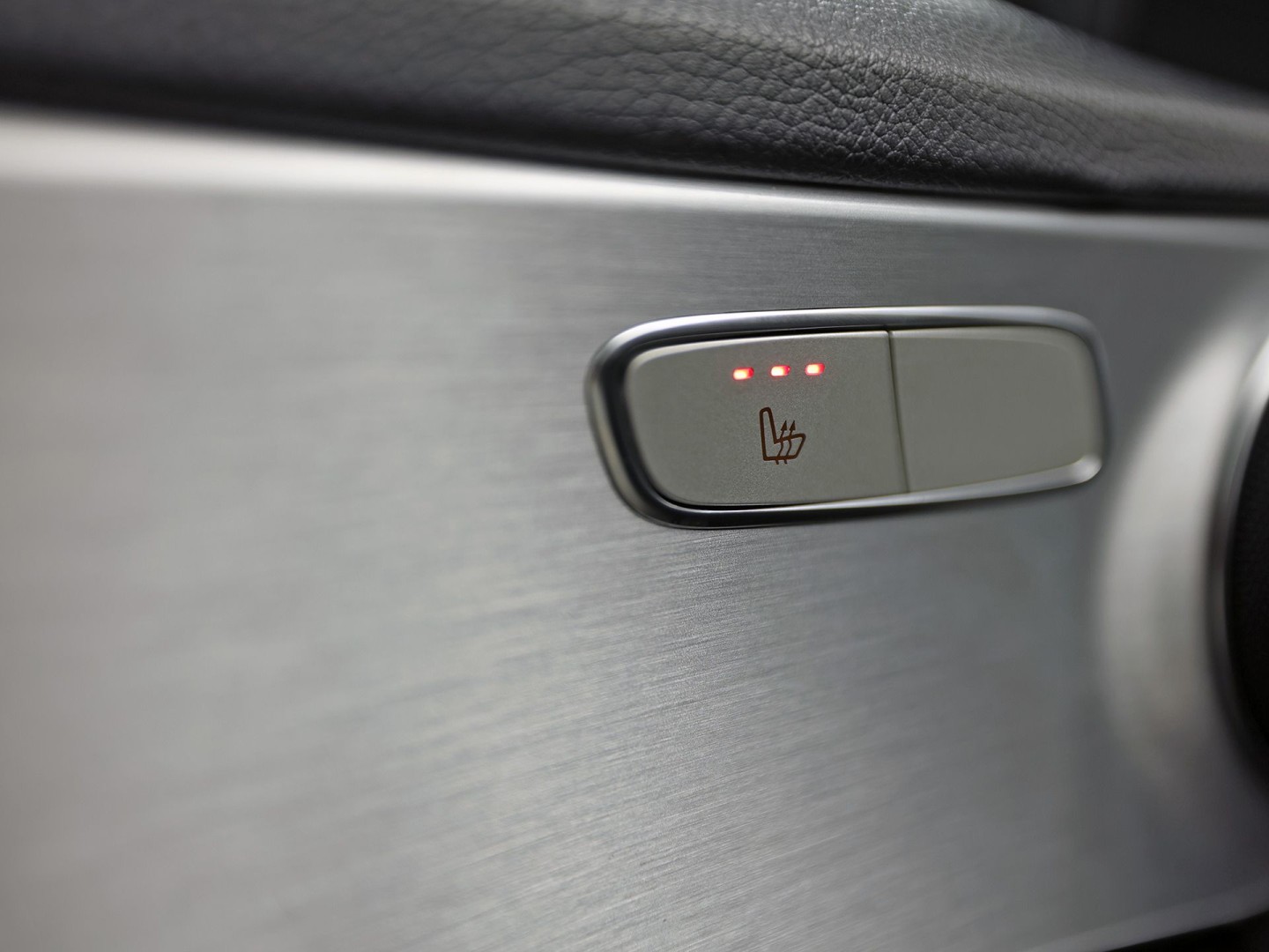 Mercedes-Benz C-Klasse 180 AMG Sport Automaat (GROOT NAVI, LEDER, STOELVERWARMING, GETINT GLAS, SPORTSTOELEN, CRUISE, NIEUWE APK, NIEUWSTAAT)