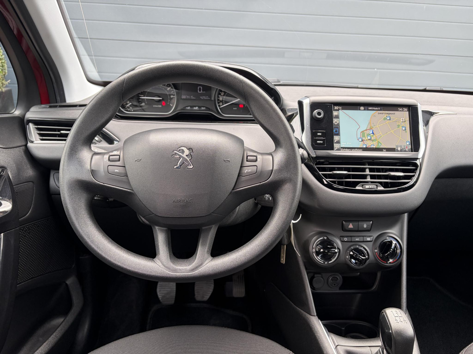 Peugeot 208 1.2 PureTech Blue Lion ✓D-riem vv in 2025✓1e Eigenaar✓Navi✓Carplay✓Trekhaak✓Recent beurt gehad✓Airco✓Cruise✓5 Deurs✓Pdc✓N.A.P✓Apk tot 03-2027