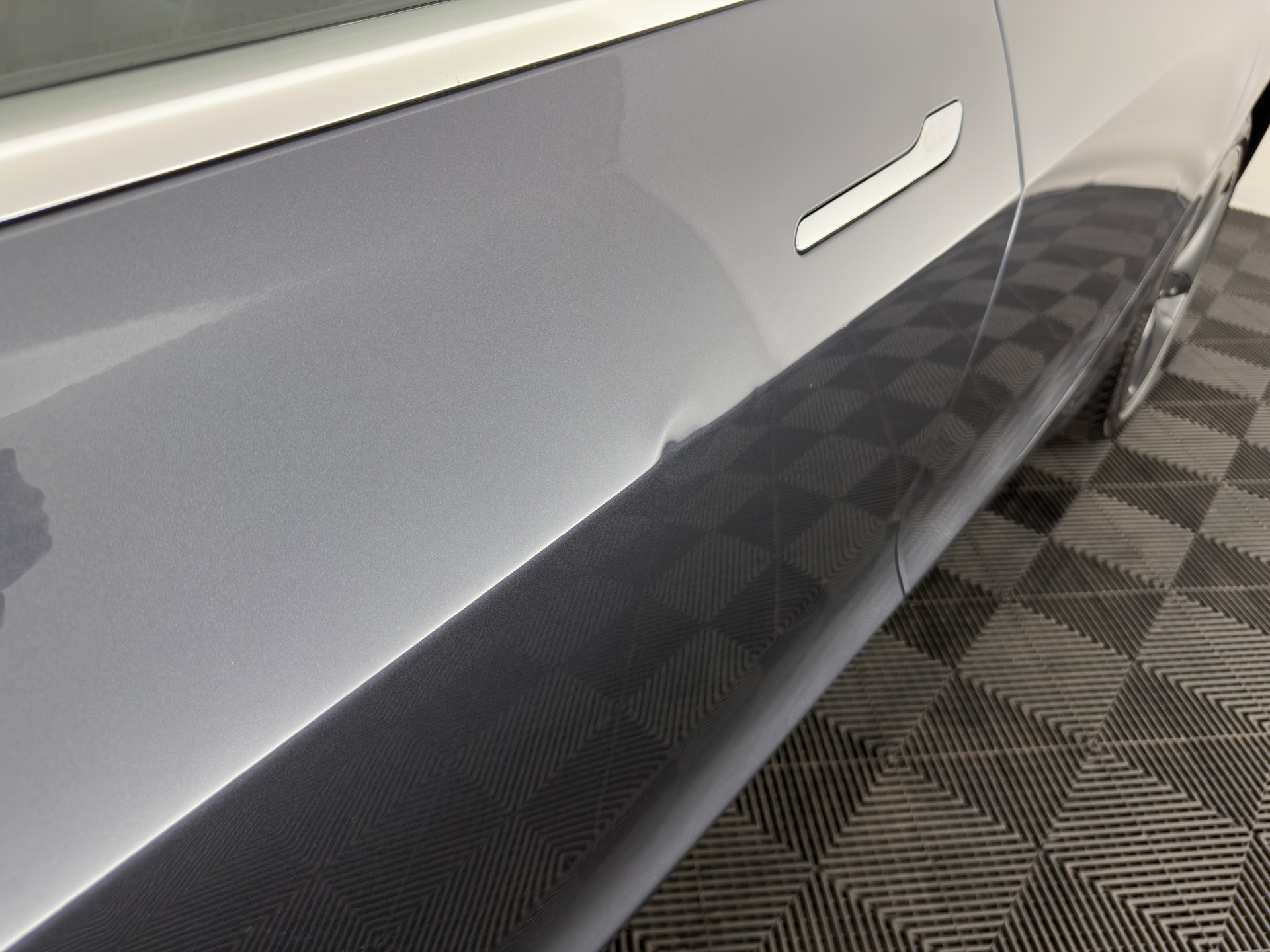 Tesla Model 3 Standard RWD Plus 60 kWh [ 3-Fase ] {SOH-88%} (INCL-BTW) Aut. *PANO | AUTO-PILOT | LEATHER | KEYLESS | FULL-LED | MEMORY-PACK | SURROUND-VIEW | DAB | CARPLAY | DIGI-COCKPIT | LANE-ASSIST | COMFORT-SEATS | 18"ALU*