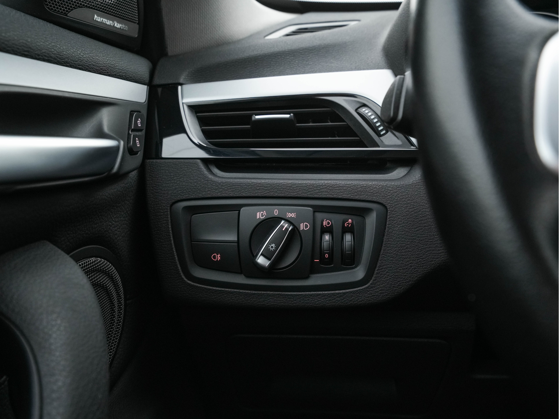 BMW X1 xDrive25e eDrive Edition ( Plug-In ) (INCL-BTW) *LEATHER | FULL-LED | HARMAN/KARDON | CAMERA | HEATED-COMFORTSEATS | NAVI-FULLMAP | ECC | KEYLESS |  PDC | CRUISE | DAB | TOWBAR | HEAD-UP | 17''ALU*