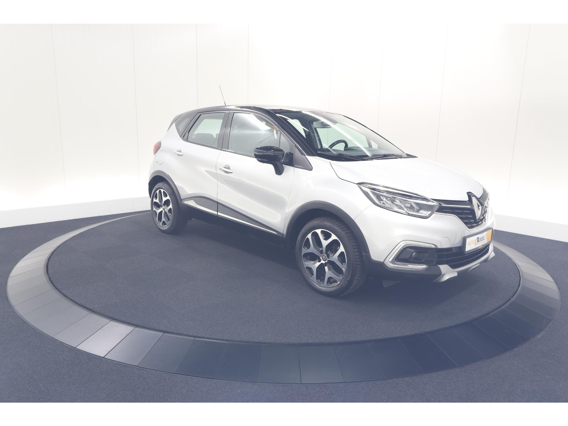 Renault Captur TCe 90 Intens | Trekhaak | AllSeason banden | Navigatie | Parkeersensoren