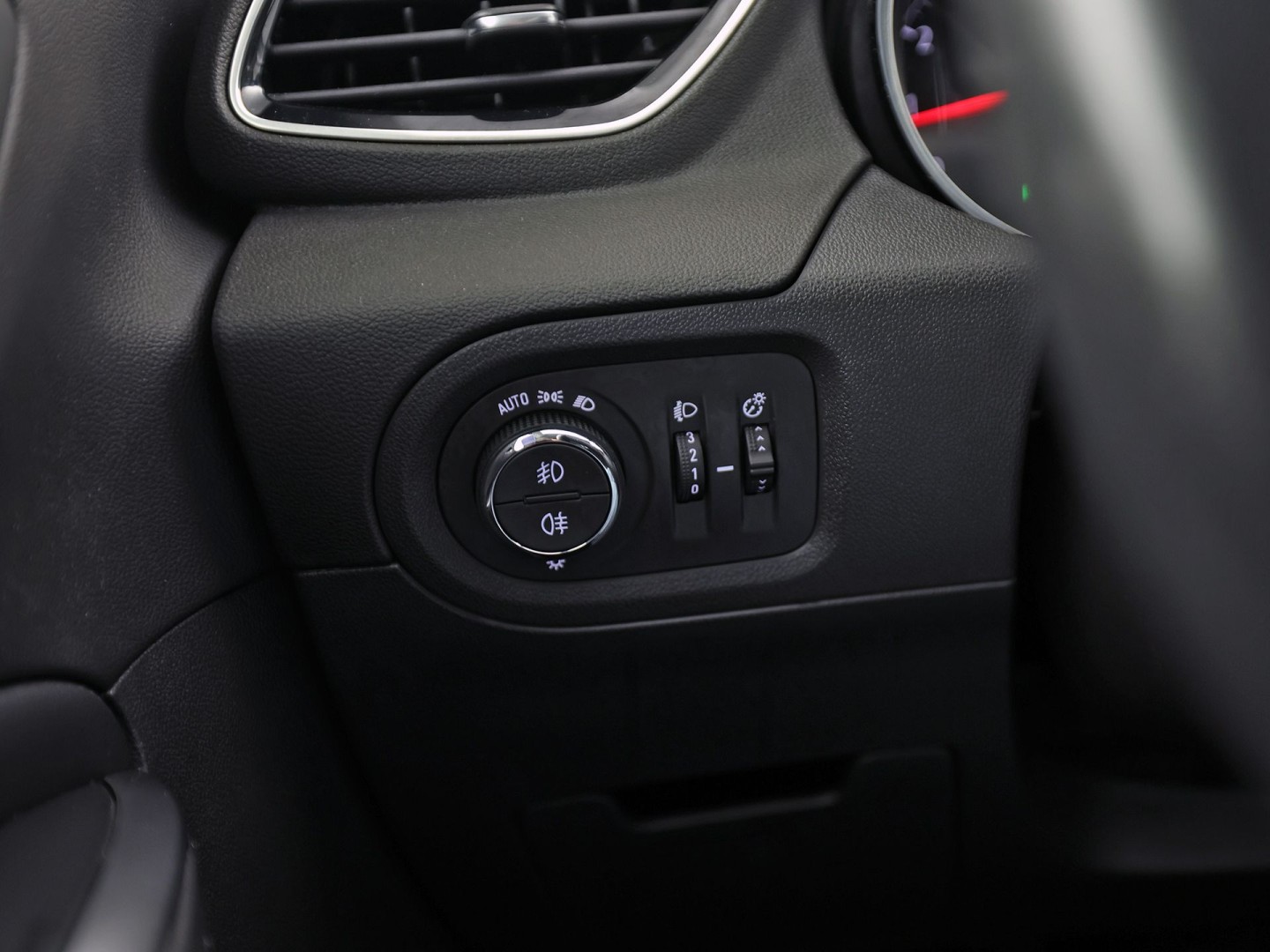 Opel Grandland X 1.2 Turbo Elegance (STOELVERWARMING/KOELING, APPLE CARPLAY, 360 CAMERA, MEMORY SEAT, LEDER, GETINT GLAS, STUURWIEL VERWARMD, NIEUWE APK, NIEUWSTAAT)