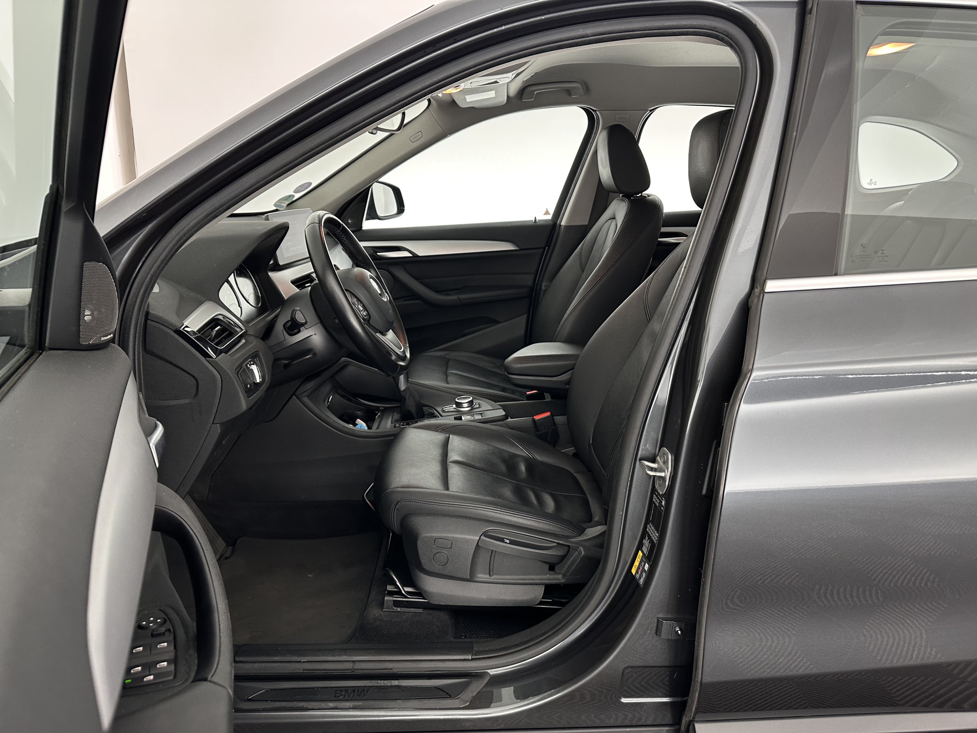 BMW X1 xDrive25e eDrive Edition ( Plug-In ) (INCL-BTW) *LEATHER | FULL-LED | HARMAN/KARDON | CAMERA | HEATED-COMFORTSEATS | NAVI-FULLMAP | ECC | KEYLESS |  PDC | CRUISE | DAB | TOWBAR | HEAD-UP | 17''ALU*