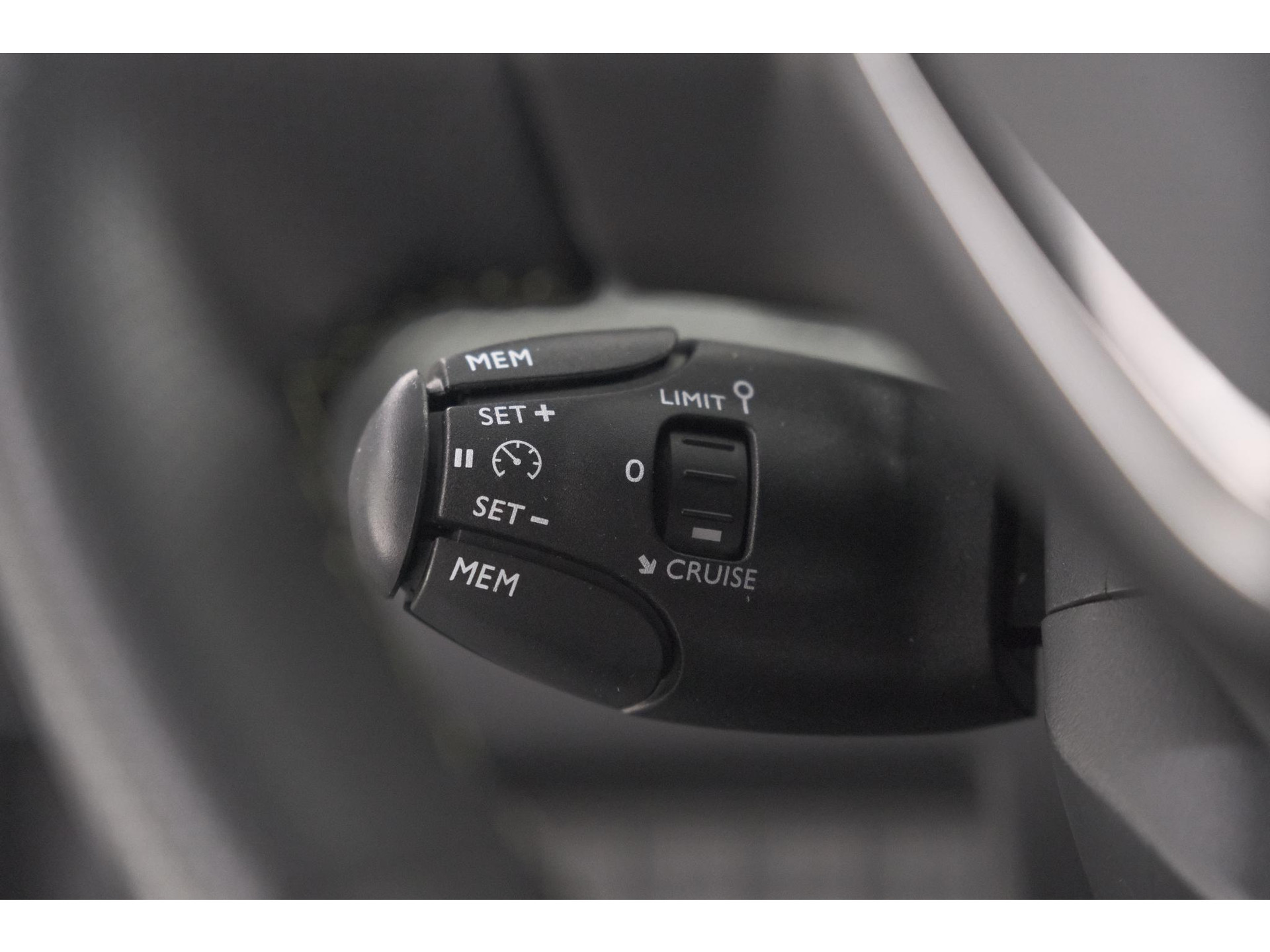 Peugeot 2008 Hybrid 145 e-DCS6 GT | Camera | Apple Carplay | Parkeersensoren