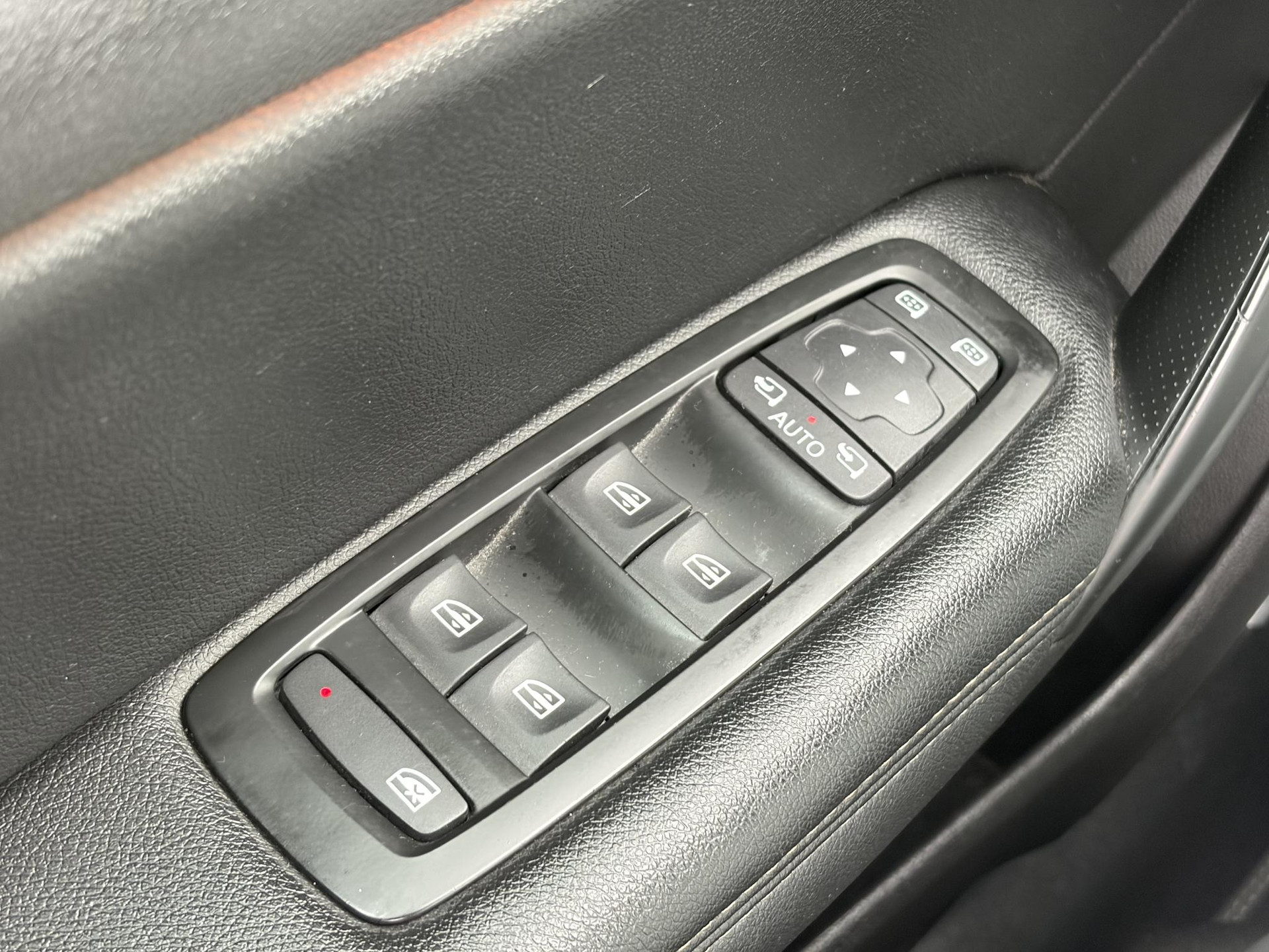 Renault Mégane Estate 1.2 TCe Bose ✓2 Eigenaar✓Pano✓Camera✓Net beurt gehad✓Navi✓Keyless✓Clima✓Cruise✓Leder✓131pk✓Pdc V+A✓6 Bak✓Rijstrooksensor✓Dodehoeksensor✓17'' Lm velgen✓N.A.P✓Apk tot 09-2027