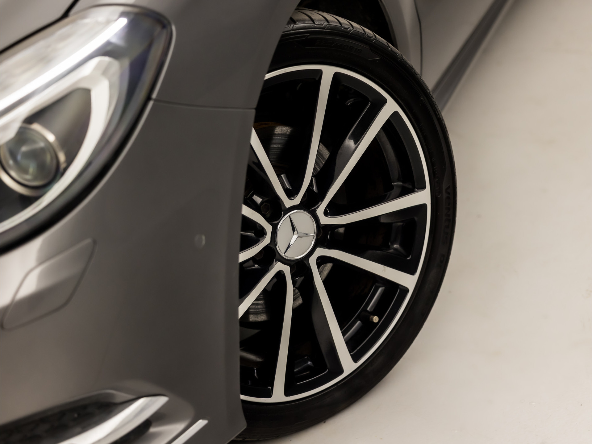 Mercedes-Benz B-Klasse 200 AMG Sport 157Pk (GROOT NAVI, CLIMATE, CAMERA, HARMAN/KARDON, STOELVERWARMING, LEDEREN SPORTSTOELEN, HARMAN/KARDON, XENON, ZWART HEMEL, NIEUWSTAAT)