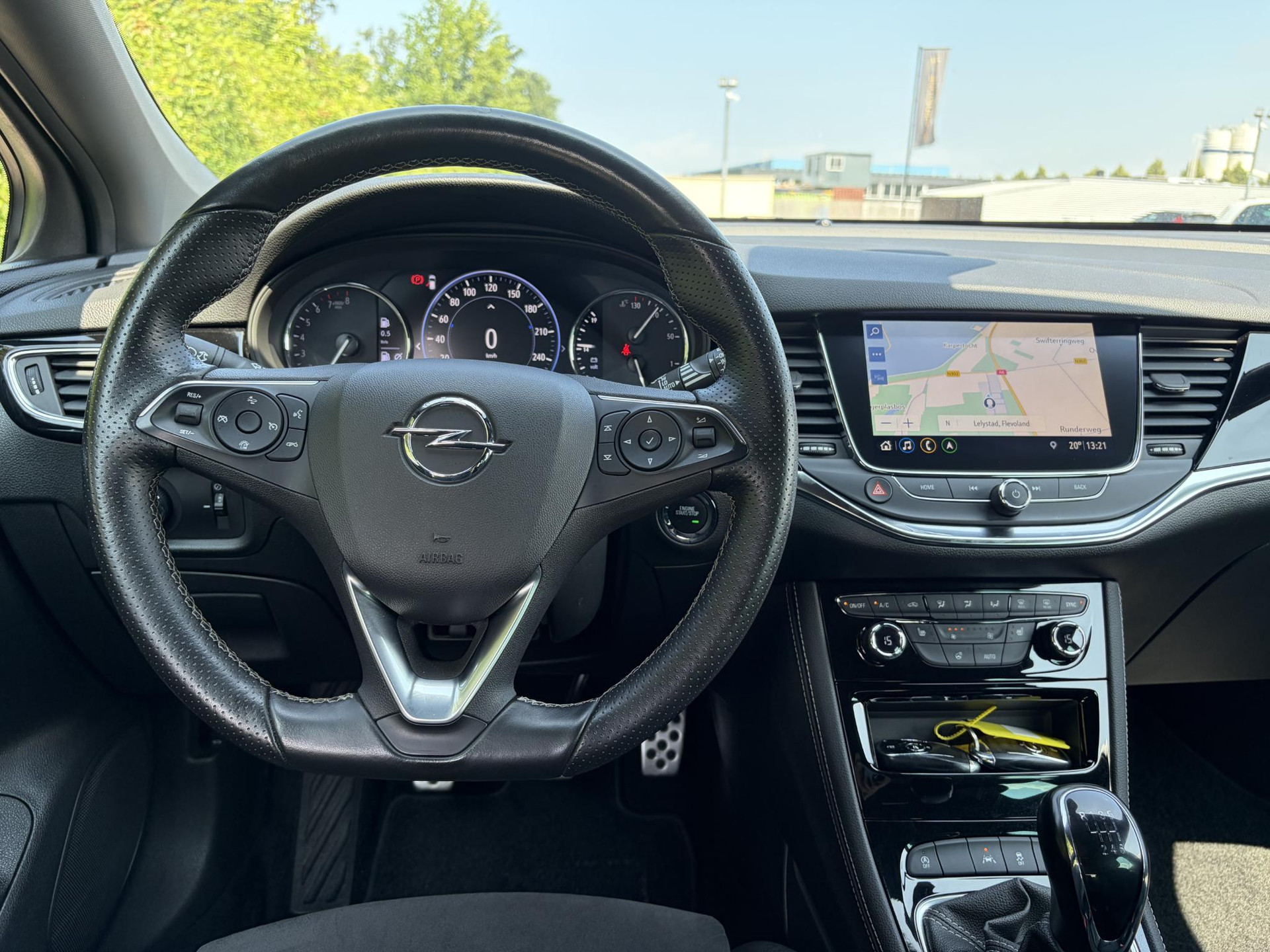 Opel Astra Sports Tourer 1.2 Ultimate 146pk,Afn Trekhaak,Camera,Keyless,Carplay,6 Bak,Stoelverw,Lm velgen,Alcantara-Leder,Dealer Onderhouden,Clima,Cruise,Dodehoek,Rijstrooksensor,N.A.P,Pdc V+A,Apk tot 07-2028