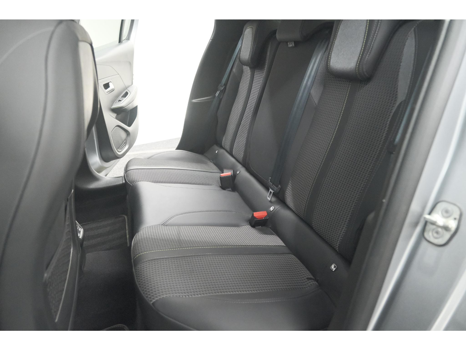 Peugeot 208 PureTech 131 EAT8 GT | Camera | Dodehoekdetectie | Navigatie | Carplay