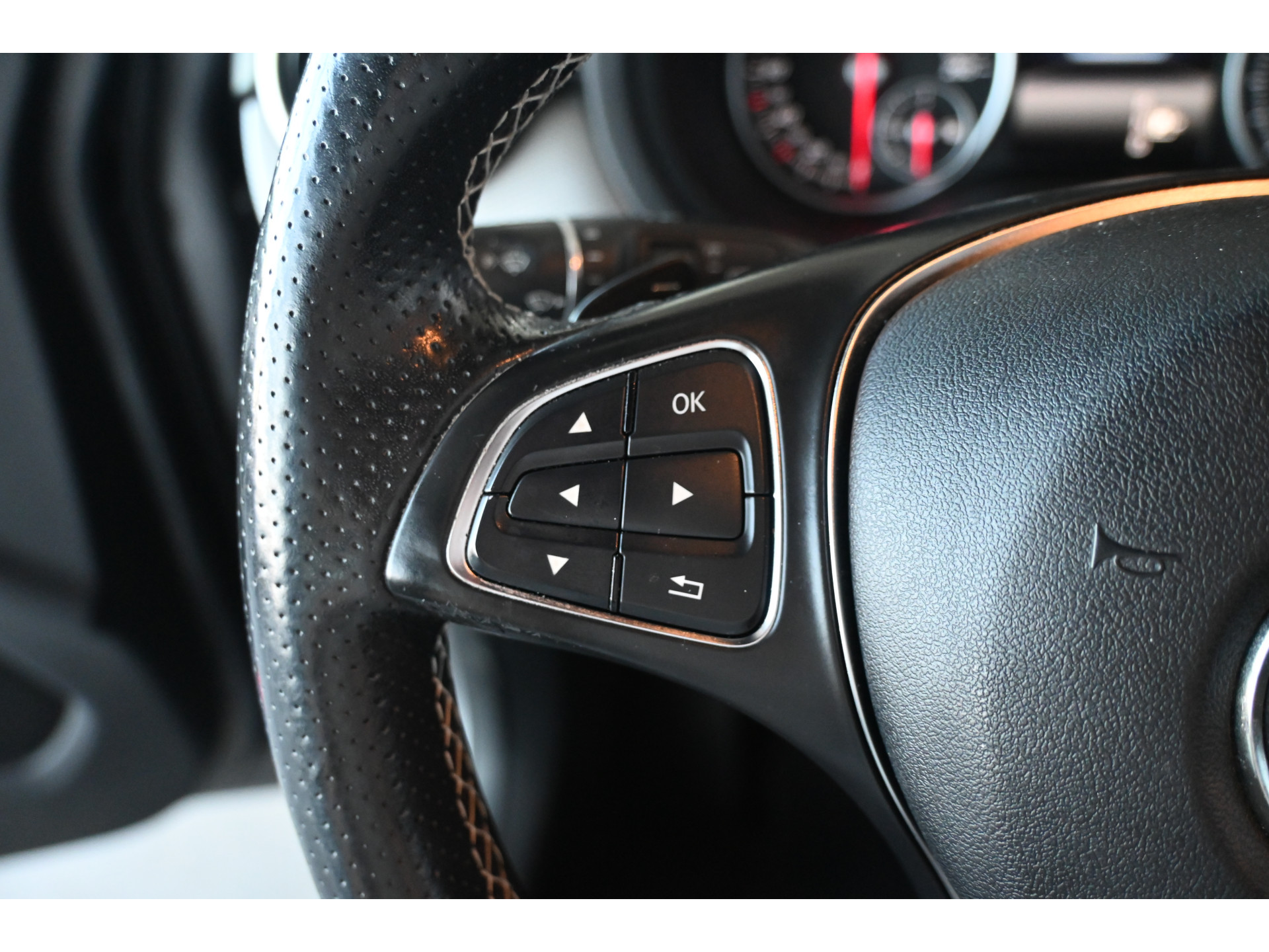 Mercedes-Benz B-klasse 180 Ambition Automaat Clima Navigatie LED Rijklaarprijs! Inruil Mogelijk!