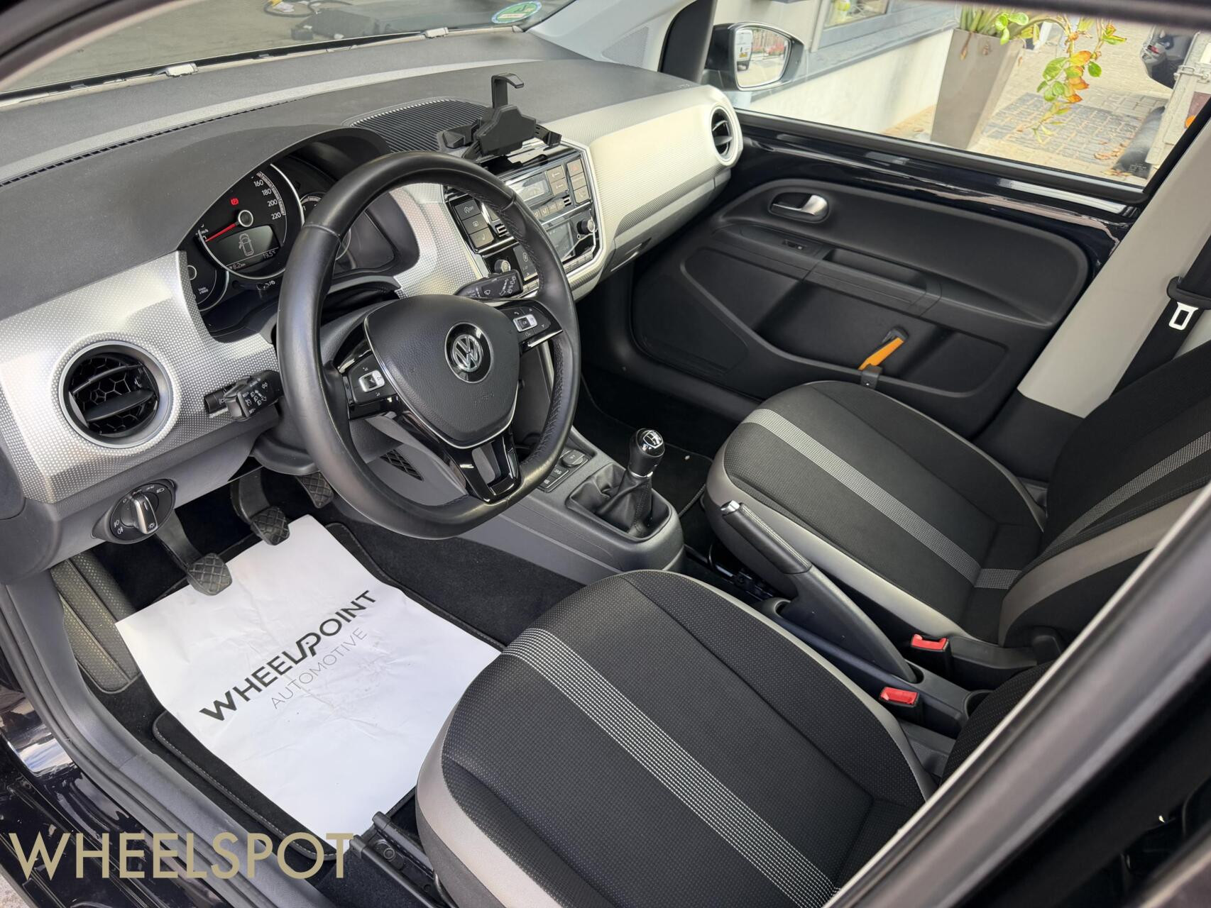 Volkswagen Up! 1.0 BMT high up!|Cruise|Camera|Clima|Stoelver