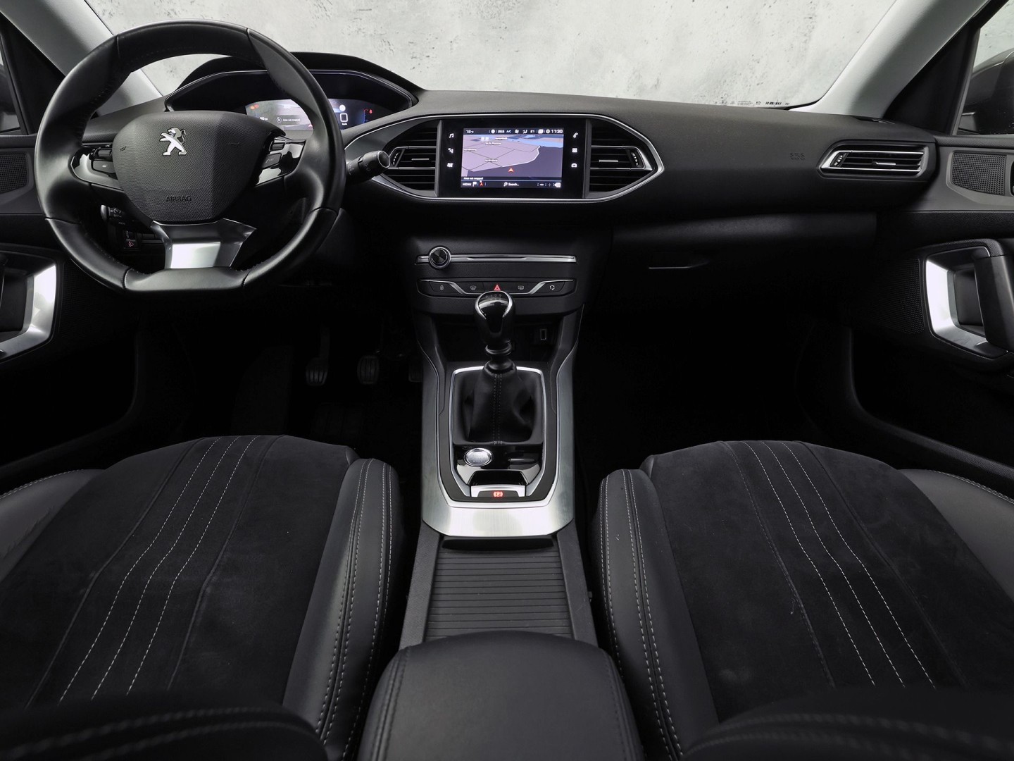 Peugeot 308 SW 1.2 PureTech Allure Sport (VIRTUAL COCKPIT, APPLE CARPLAY, GROOT NAVI, 360 CAMERA, SPORTSTOELEN, LEDER/ALCANTARA, ADAPTIVE CRUISE, NIEUWSTAAT)