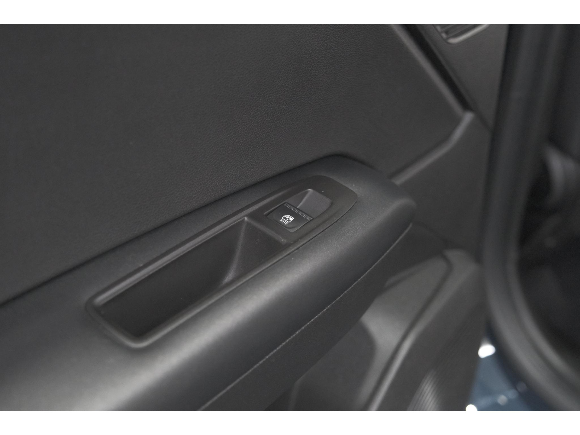 Renault Captur 1.6 E-Tech Plug-in Hybrid 160 Business | Parkeersensoren | Apple Carplay | Navigatie | Climate Control