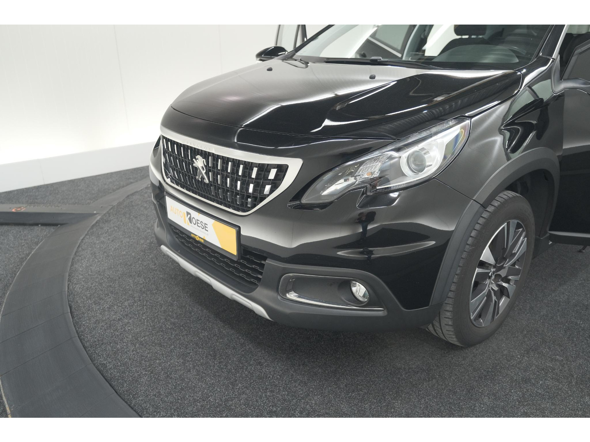 Peugeot 2008 PureTech 110 Allure | Panoramadak | Navigatie | Camera | Parkeersensoren