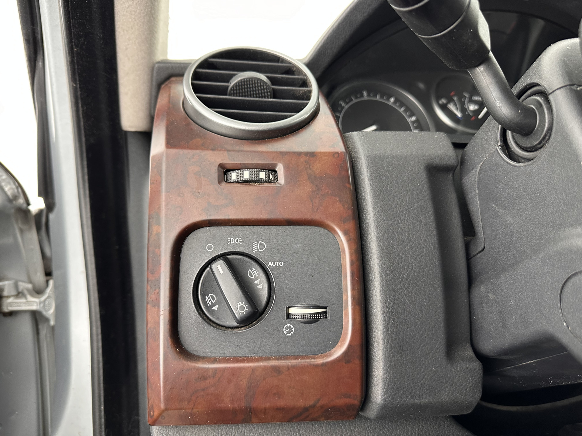 Land Rover DISCOVERY 3 *MOTOR-DEFECT* Aut. *PANO | FULL-LEATHER | XENON | HARMAN/KARDON | MEMORY-PACK | AIR-SUPENSION | NAVI-FULLMAP | 19''ALU | ECC | PDC | CRUISE | TOWBAR*