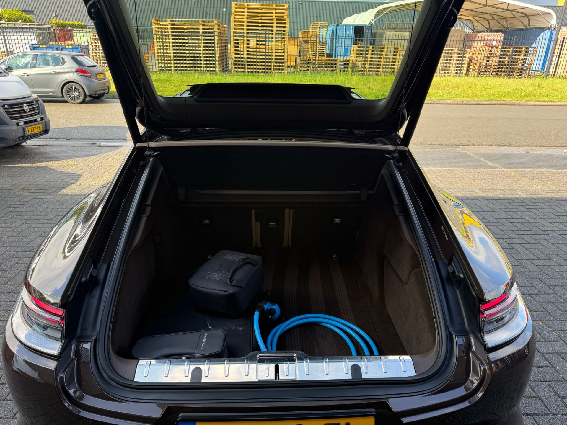 Porsche Panamera 2.9 4 E-Hybrid Platinum Edition | 2E EIGENAAR | 3/6/12MND GARANTIE | ACC | PANO | HUD | CARPLAY | SFEER | 360 CAMERA | BOMVOL | SOFTCLOSE |