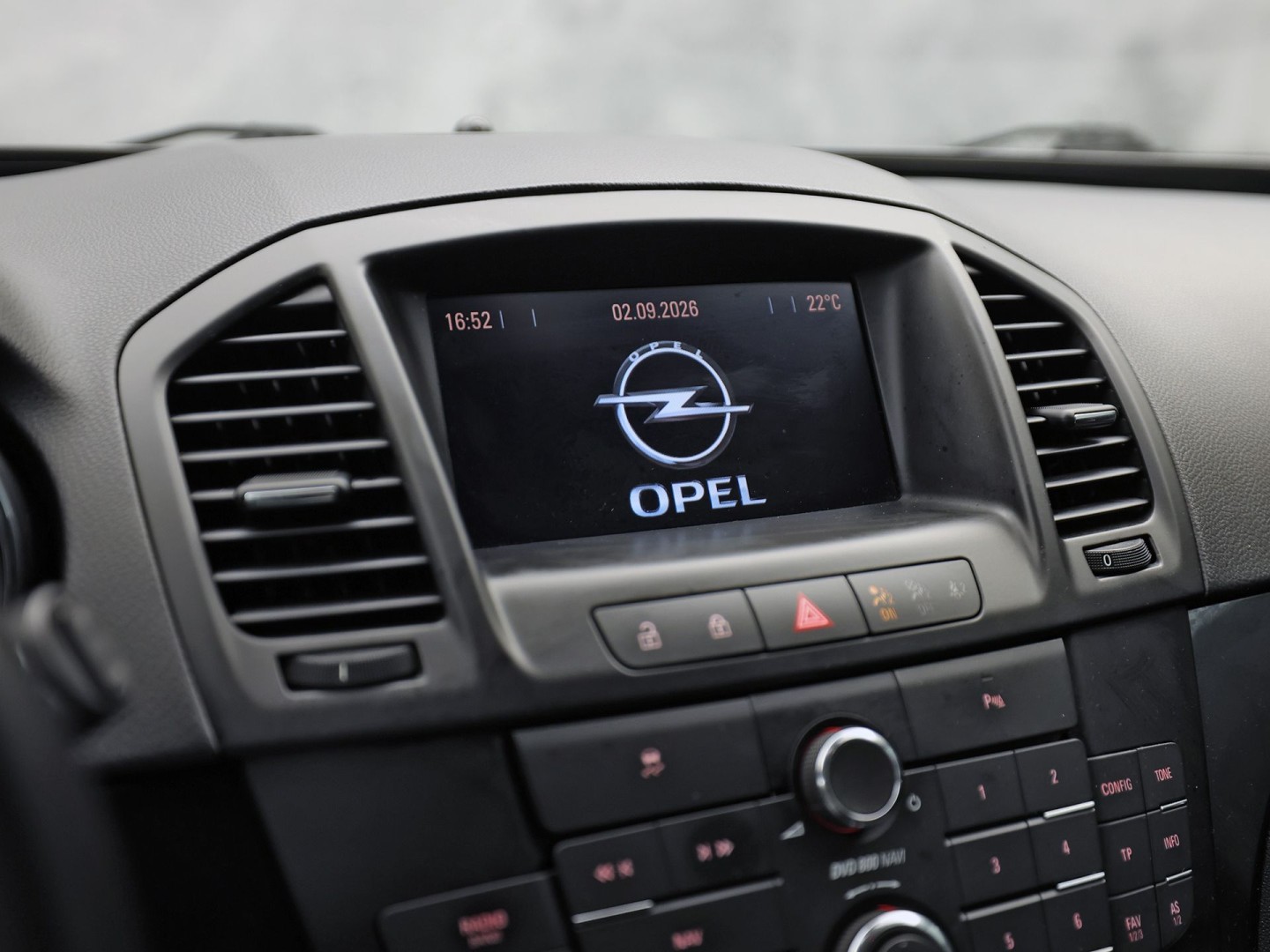 Opel Insignia 1.6 T Innovation Sport 179Pk (NAVIGATIE, CLIMATE, STOELVERWARMING, GETINT GLAS, SPORTSTOELEN, TREKHAAK, CRUISE, NIEUWSTAAT)