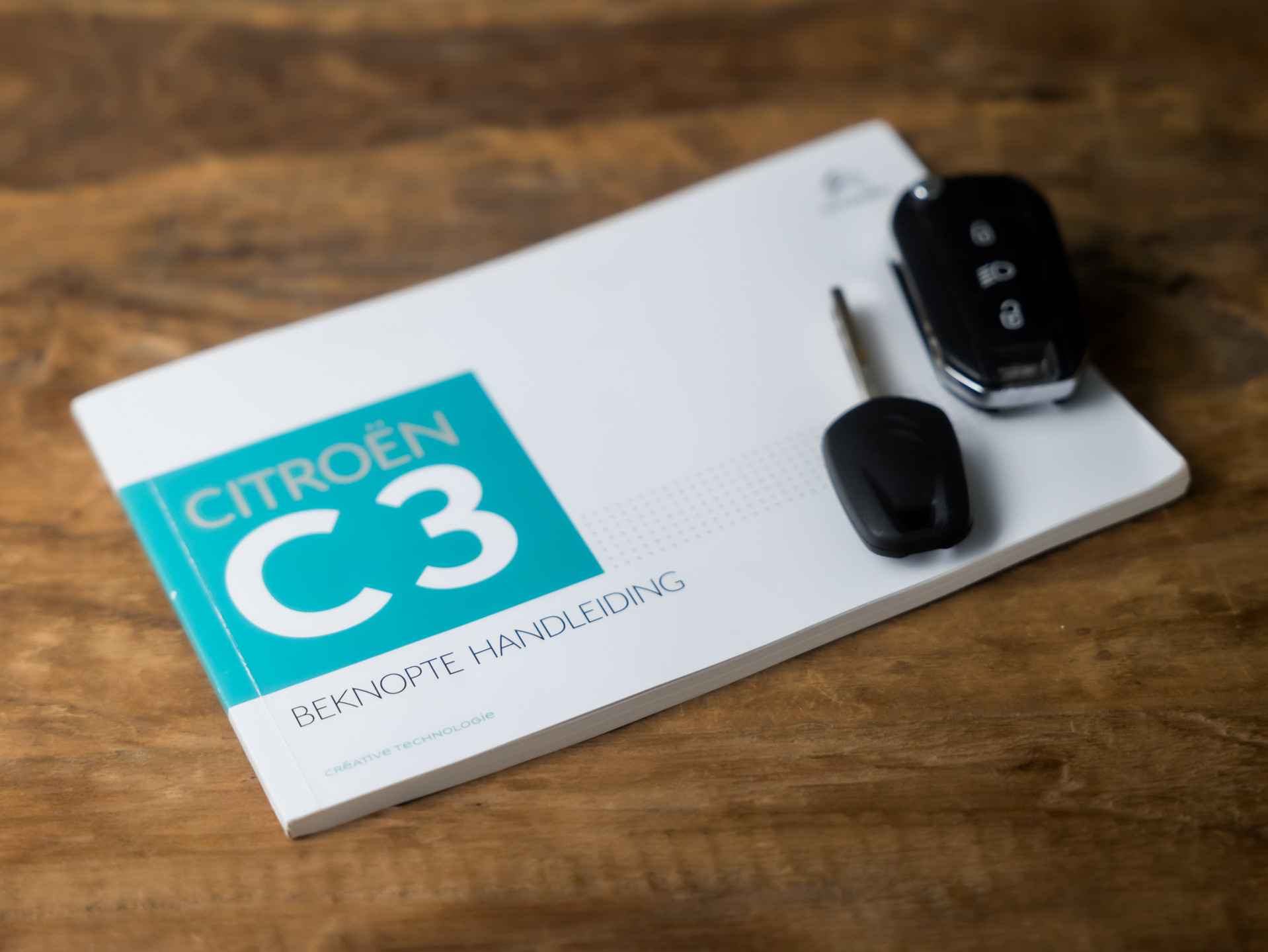 Citroën C3 1.2 PureTech S&S Origins (APPLE CARPLAY, NAVIGATIE, 360 CAMERA, LANE ASSIST, SPORTSTOELEN, LM VELGEN, PARKEERSENSOREN, CRUISE, NIEUWE APK, NIEUWSTAAT)