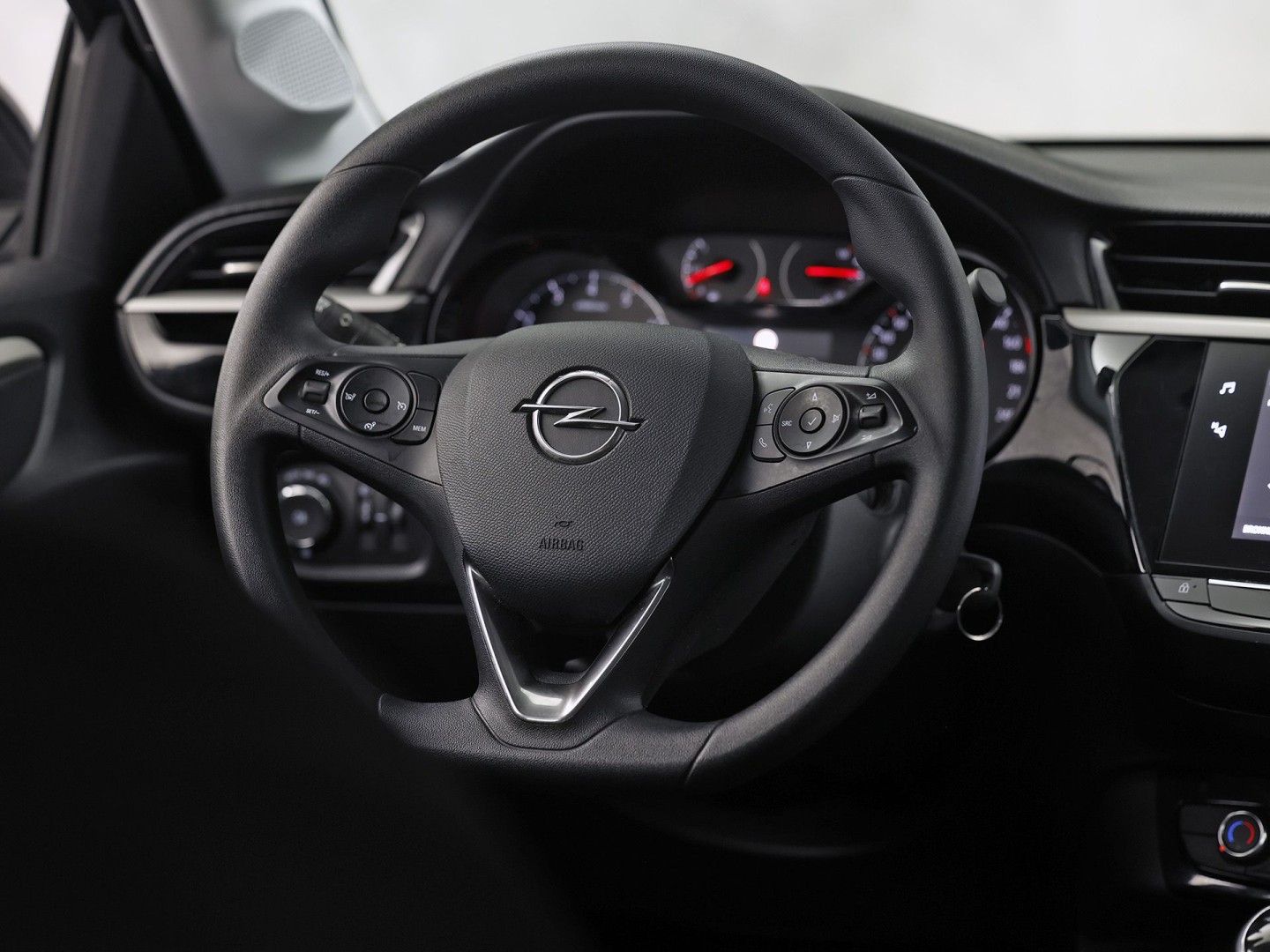 Opel Corsa 1.2 Sport (APPLE CARPLAY, GROOT NAVI, CRUISE, LM VELGEN, SPORTSTOELEN, LANE ASSIST, NIEUWSTAAT)