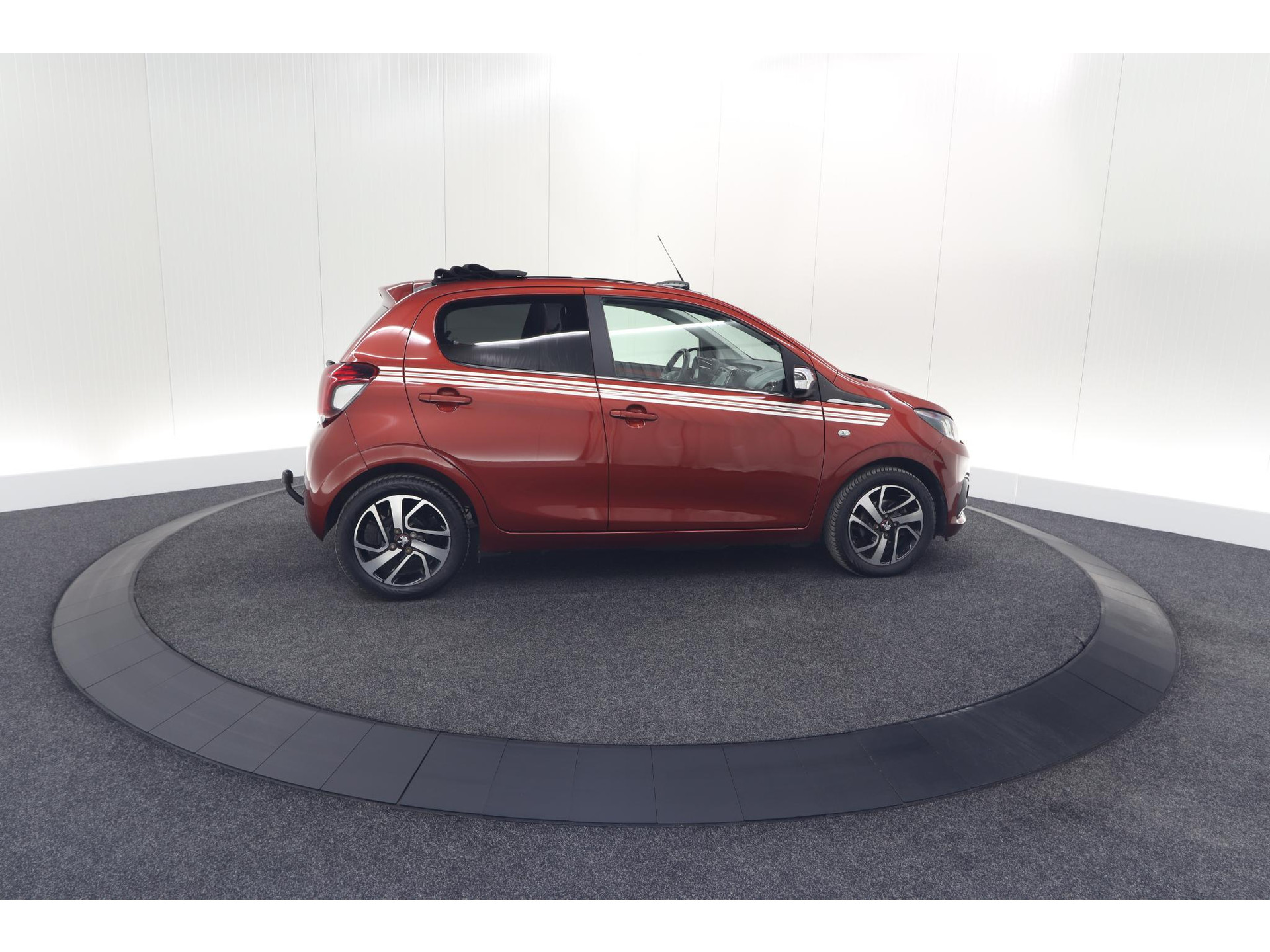 Peugeot 108 1.0 e-VTi Allure TOP! | Elektrisch Vouwdak | Trekhaak | Camera | Apple Carplay