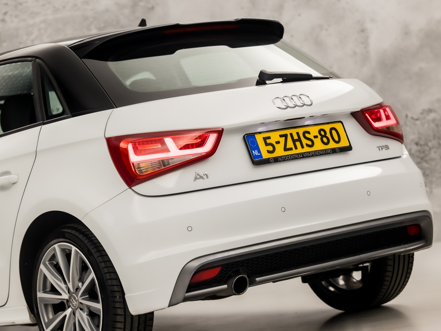 Audi A1 Sportback 1.2 TFSI S-Line Sport (NAVIGATIE, 5 DEURS, PARKEERSENSOREN, CRUISE, SPORTSTOELEN, LED ACHTERLICHTEN, BLUETOOTH, NIEUWE APK, NIEUWSTAAT)