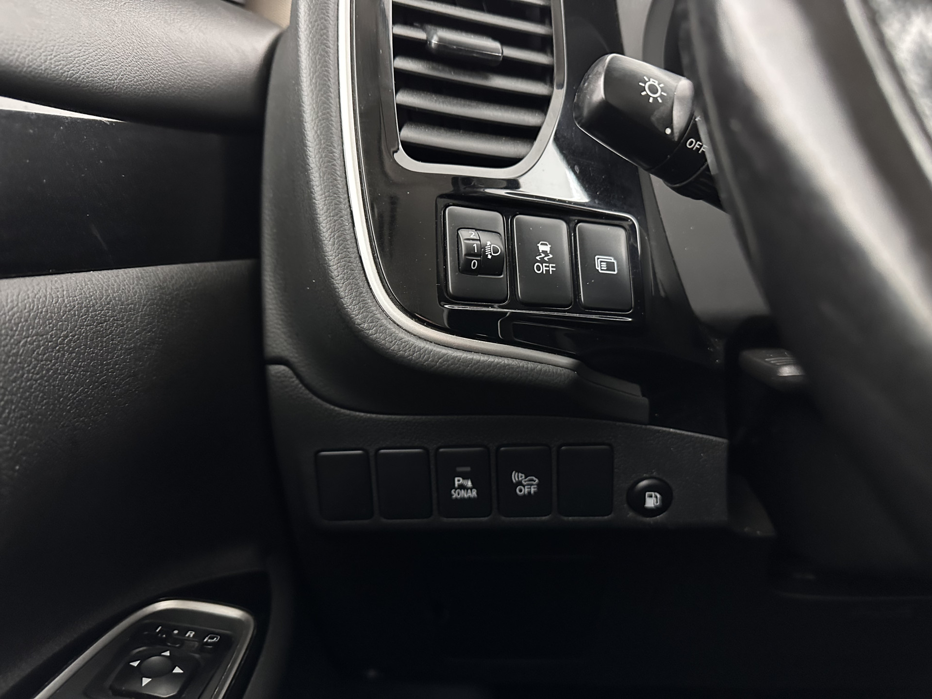 Mitsubishi Outlander 2.4 PHEV Pure (Plug-In) (INCL-BTW)  Aut *FULL-LED | KEYLESS | CAMERA | HEATED-COMFORTSEATS | ECC | SHIFTPADDLES | PDC | CRUISE | CARPLAY | PRIVACY-GLASS | DAB | TOWBAR | 16''ALU*