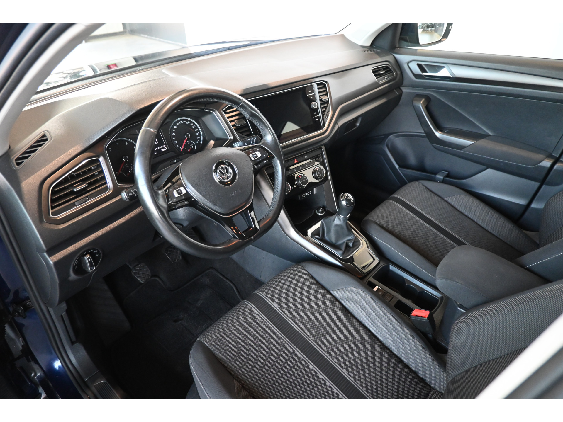 Volkswagen T-Roc 1.0 TSI Style Clima Adaptieve cruise Navigatie PDC Licht metaal Inruil mogelijk