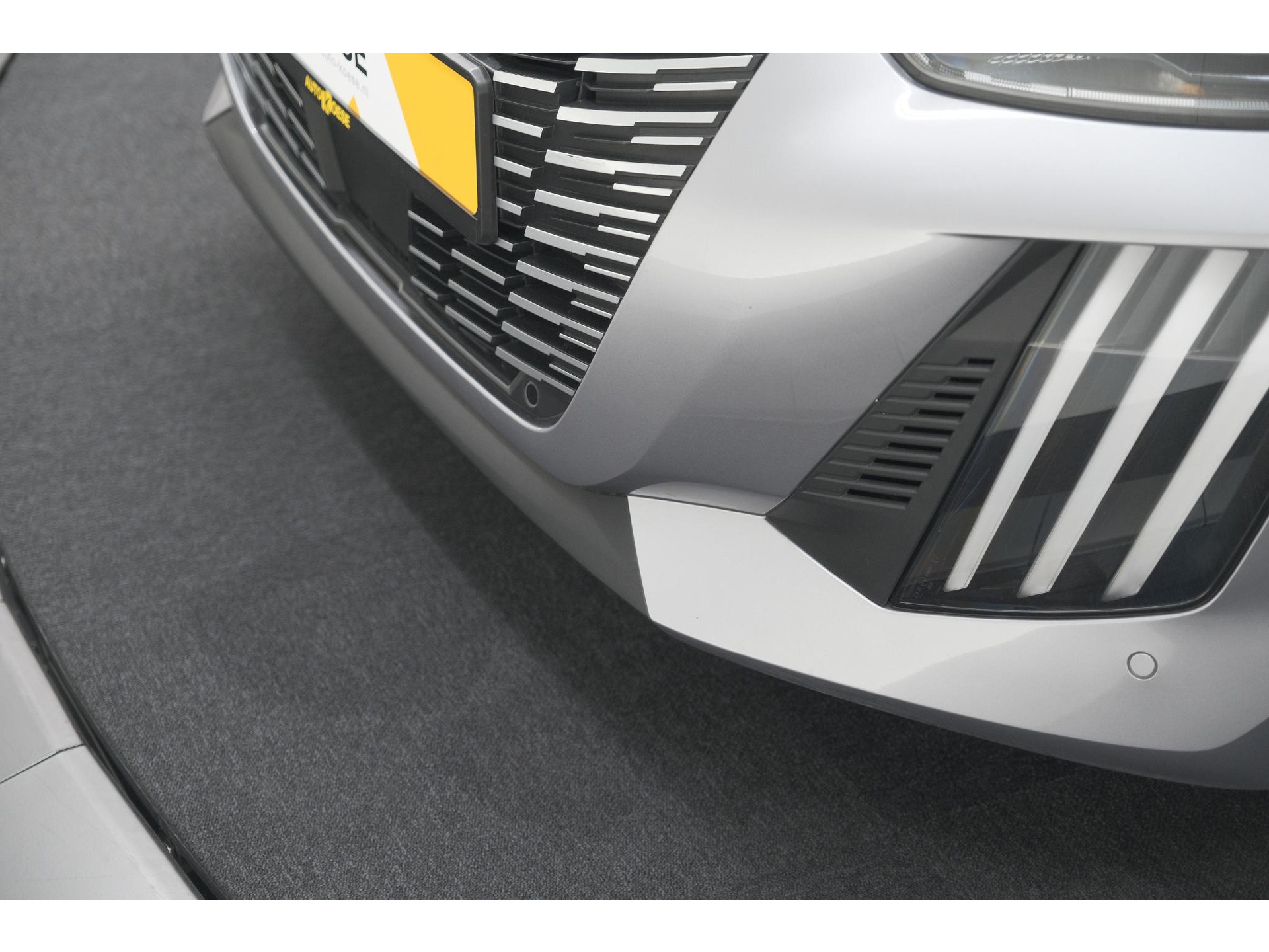 Peugeot 208 1.2 Hybrid 110 e-DCS6 Allure | Apple Carplay | Parkeersensoren Voor + Achter | Climate Control