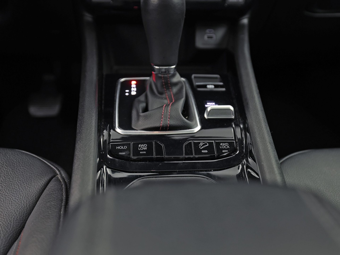 Jeep Compass 4xe 240 Plug-in Hybrid Electric Trailhawk 240Pk Automaat (PANORAMADAK, VIRTUAL COCKPIT, APPLE CARPLAY, GROOT NAVI, CAMERA, SPORTSTOELEN, GETINT GLAS, ADAPTIVE CRUISE, NIEUWSTAAT)