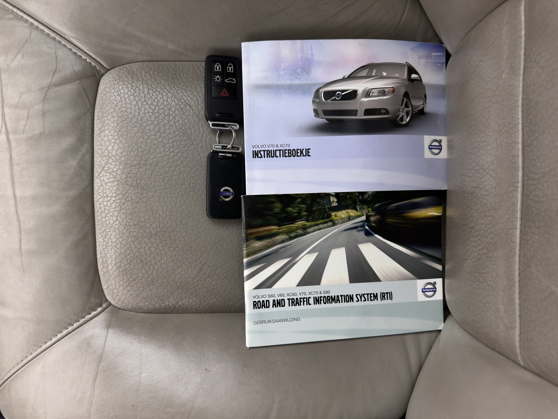 Volvo XC70 2.0 D3 FWD Limited Edition Aut. *LEATHER | BI-XENON | ADAPTIVE-CRUISE | BLIS | NAVI-FULLMAP | HEATED-COMFORTSEATS | ECC | PRIVACY-GLASS | LANE-ASSIST | PDC | TOWBAR | 17''ALU*