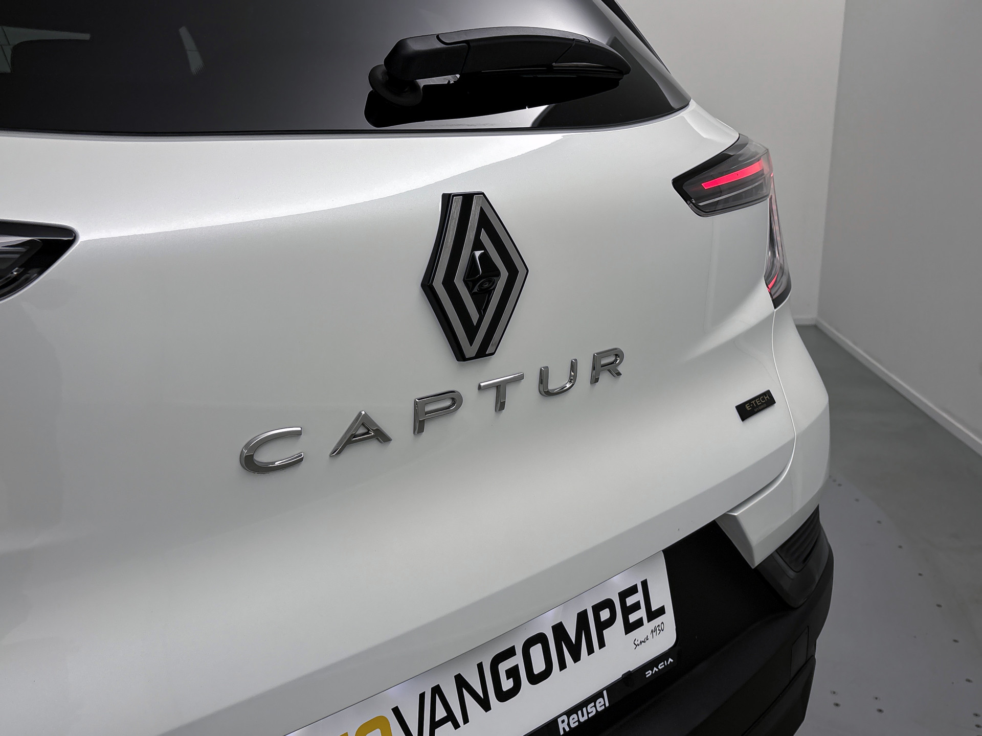 Renault Captur 1.8 E-Tech full hybrid 160PK techno | CAMERA | NAVI