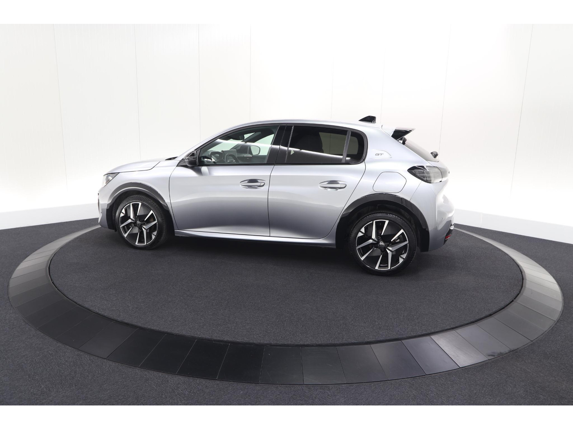 Peugeot 208 1.2 Hybrid 145 e-DCS6 GT | Alcantara Pakket | Camera | Apple Carplay | Stoelverwarming