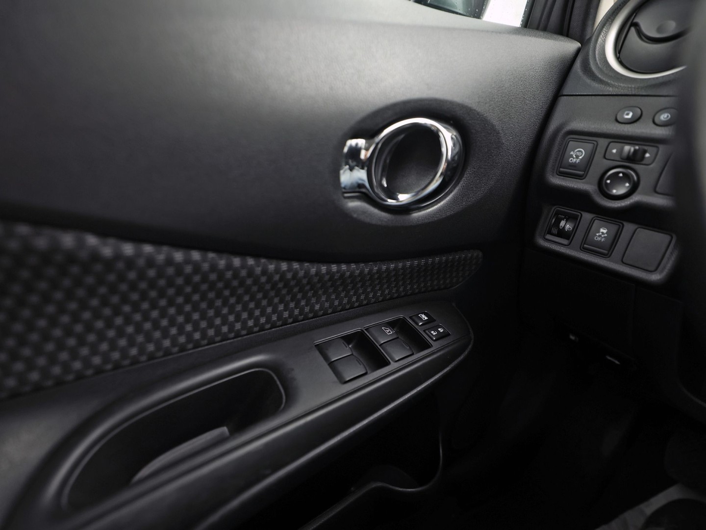 Nissan Note 1.2 Sport (AIRCO, GETINT GLAS, LM VELGEN, SPORTSTOELEN, CRUISE, NIEUWE APK, NIEUWSTAAT)