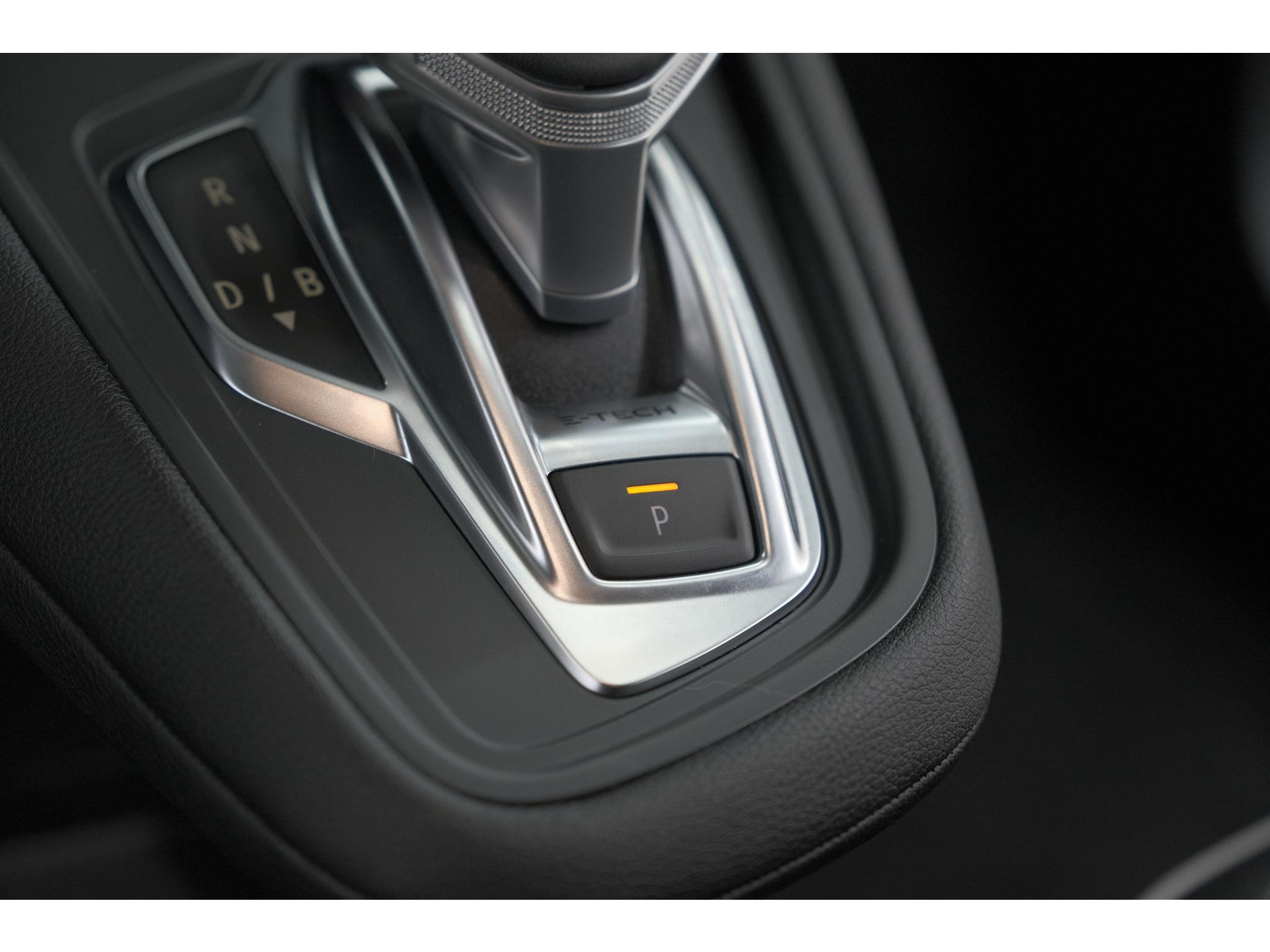 Renault Captur 1.6 E-Tech Plug-in Hybrid 160 Intens | Camera | 9.3 Inch Groot Scherm | Apple Carplay | Parkeersensoren