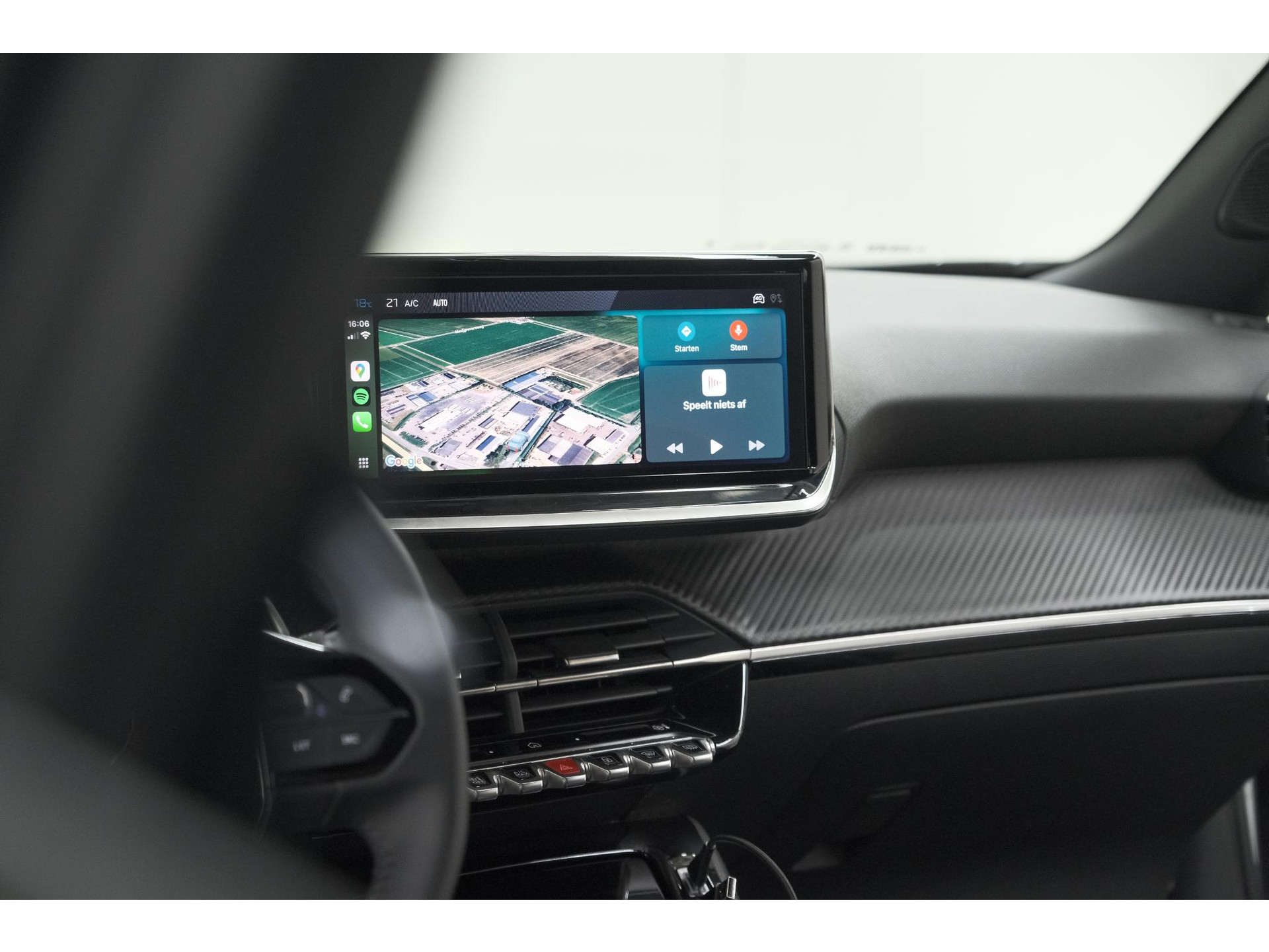 Peugeot 2008 PureTech 130 EAT8 Allure | 100% Benzine | Parkeersensoren Voor + Achter | Apple CarPlay | Climate Control