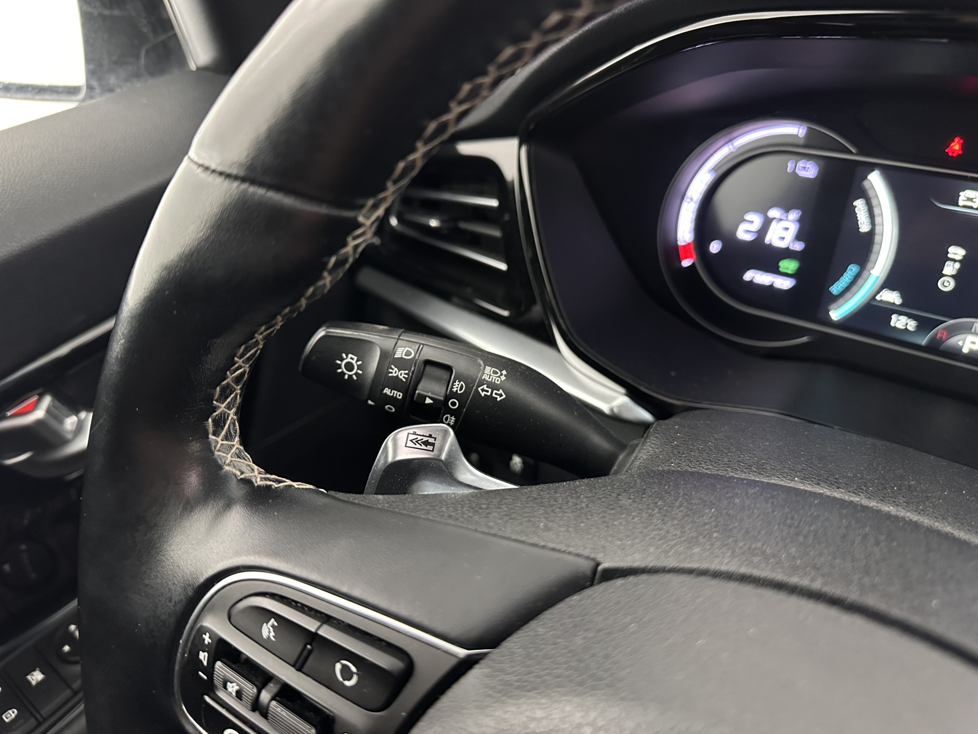 Kia e-Niro ExecutiveLine 64 kWh [ 3-Fase ] Aut. *PANO | LUXURY-LEATHER | JBL-AUDIO | FULL-LED | NAVI-FULLMAP | DAB | ADAPTIVE-CRUISE | CAMERA | MEMORY-PACK | LANE-ASSIST | CCS-FASTLOADER | KEYLESS | DIGI-COCKPIT | TOWBAR | 17"ALU*