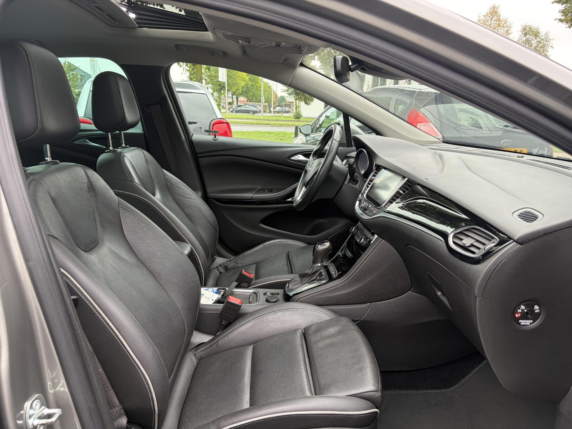 Opel Astra 1.4 Innovation ✓150pk✓Camera✓2e Eigenaar✓Carplay✓Pano✓Stoelverw✓Stuurverw✓Leder✓Navi✓Trekhaak✓Net beurt gehad✓Automaat✓Keyless✓Clima✓Cruise✓Pdc V+A✓105pk✓N.A.P✓17''Lm velgen✓Rijstrooksensor✓Apk tot 09-2027