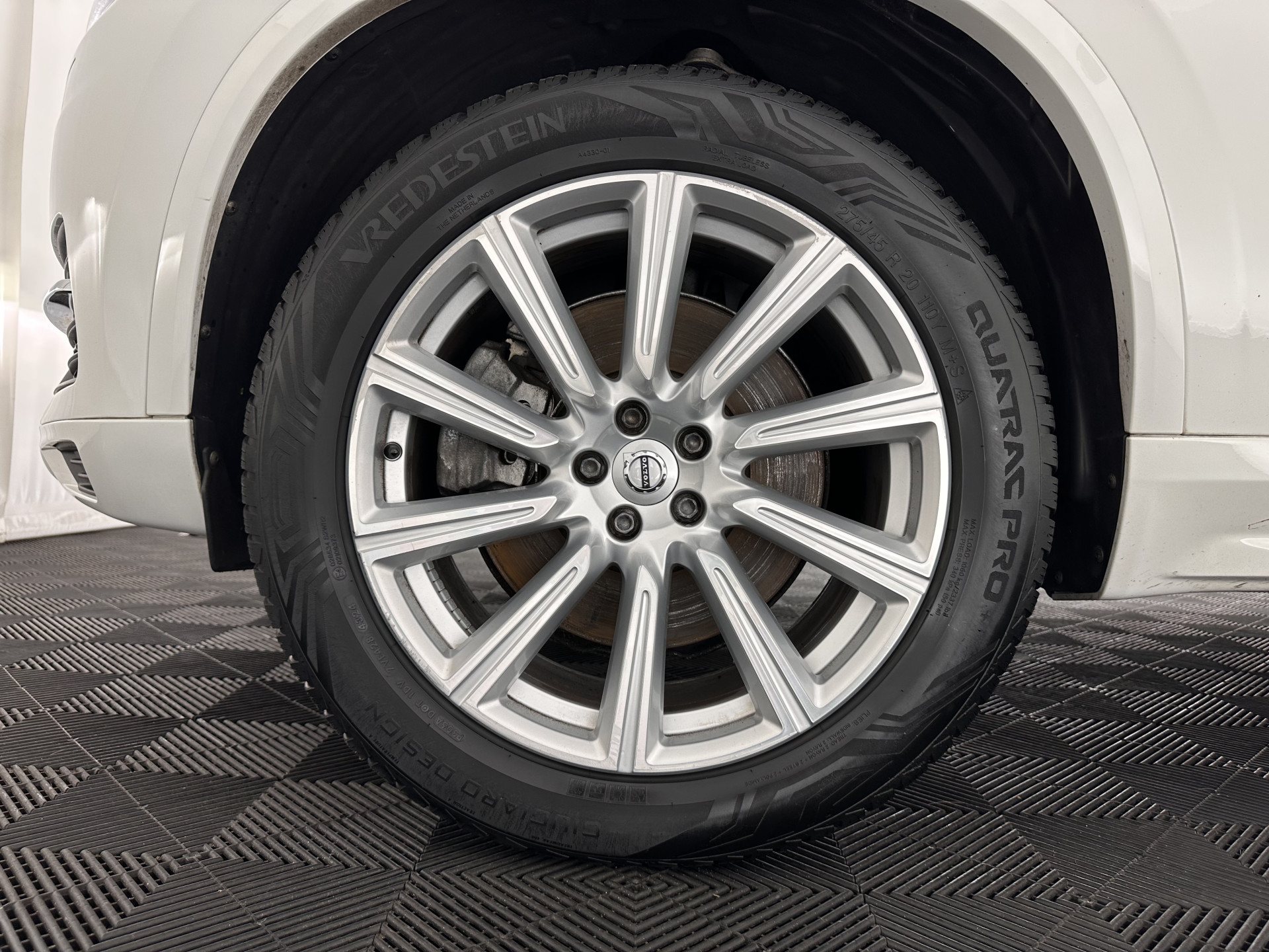 Volvo XC90 2.0 T8 Twin Engine AWD Inscription (7-Pers.) [ Plug-In ] Aut.*PANO | LEATHER | FULL-LED | MEMORY-PACK | DIGI-COCKPIT | HARMAN/KARDON | CAMERA | HEATED-SPORTSEATS | HEAD-UP | LANE-ASSIST | CARPLAY | AIRSUSPENSION | ECC | PDC | CRUISE | TOWBAR |