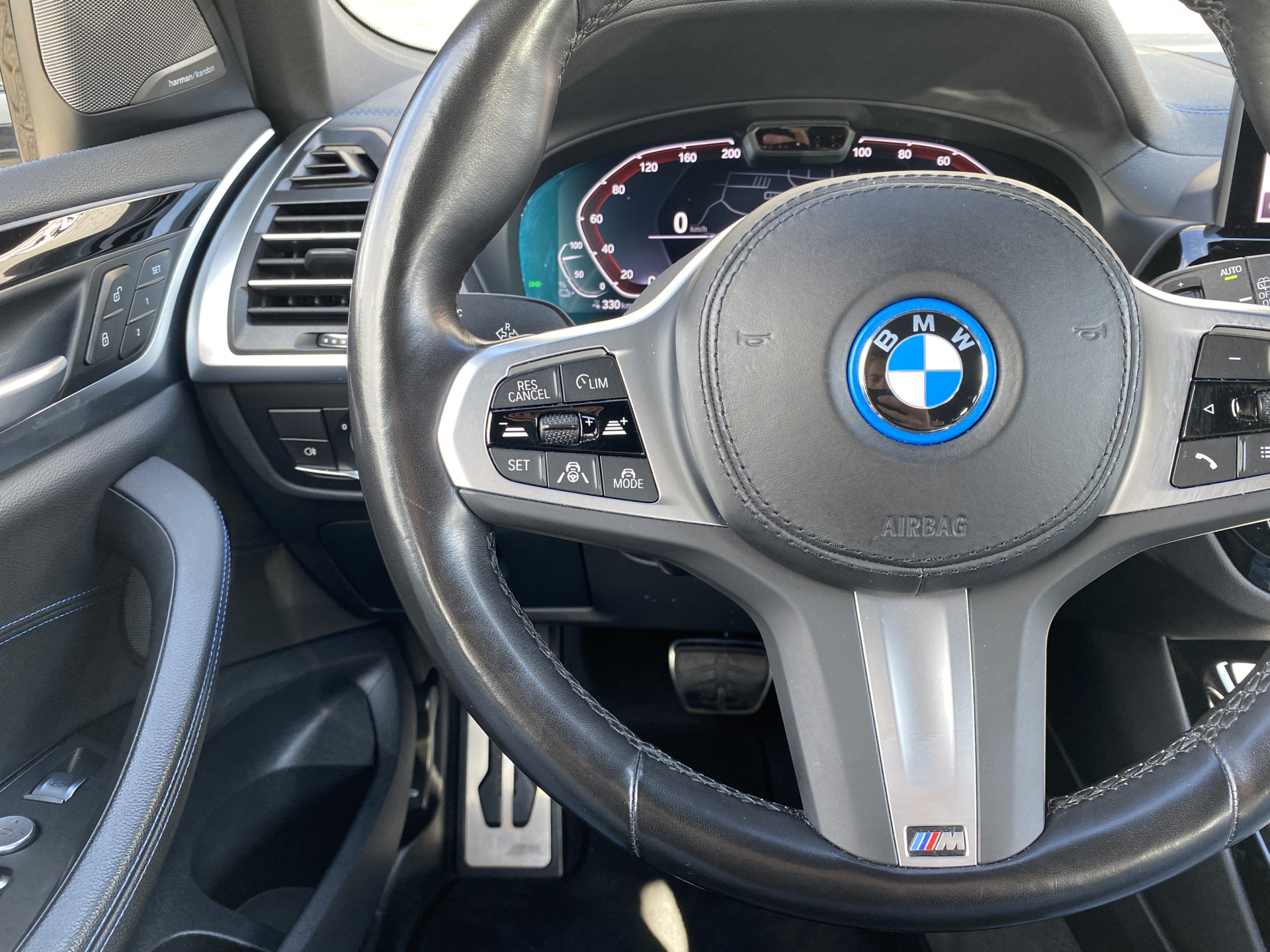 BMW iX3 M Sport High Executive 80 kWh | 1e eigenaar | dealer onderhouden | panoramadak | leder interieur | SOH accu 99.5%