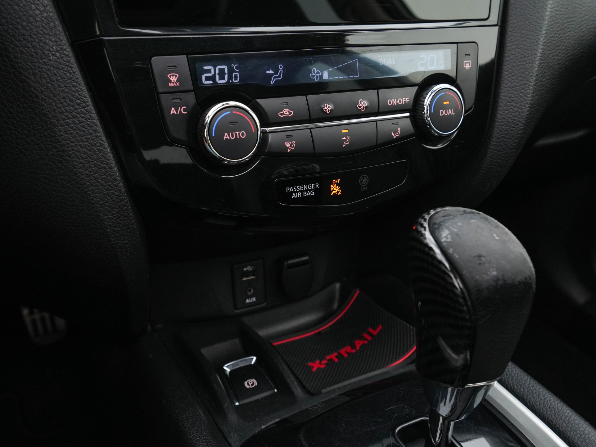 Nissan X-Trail 1.6 dCi Tekna (INCL-BTW) Aut. *PANO | LEATHER | FULL-LED | TOP-VIEW | JBL-AUDIO | BLINDSPOT | KEYLESS | HEATED-COMFORTSEATS | NAVI-FULLMAP | CARPLAY | PRIVACY-GLASS | 19''ALU*