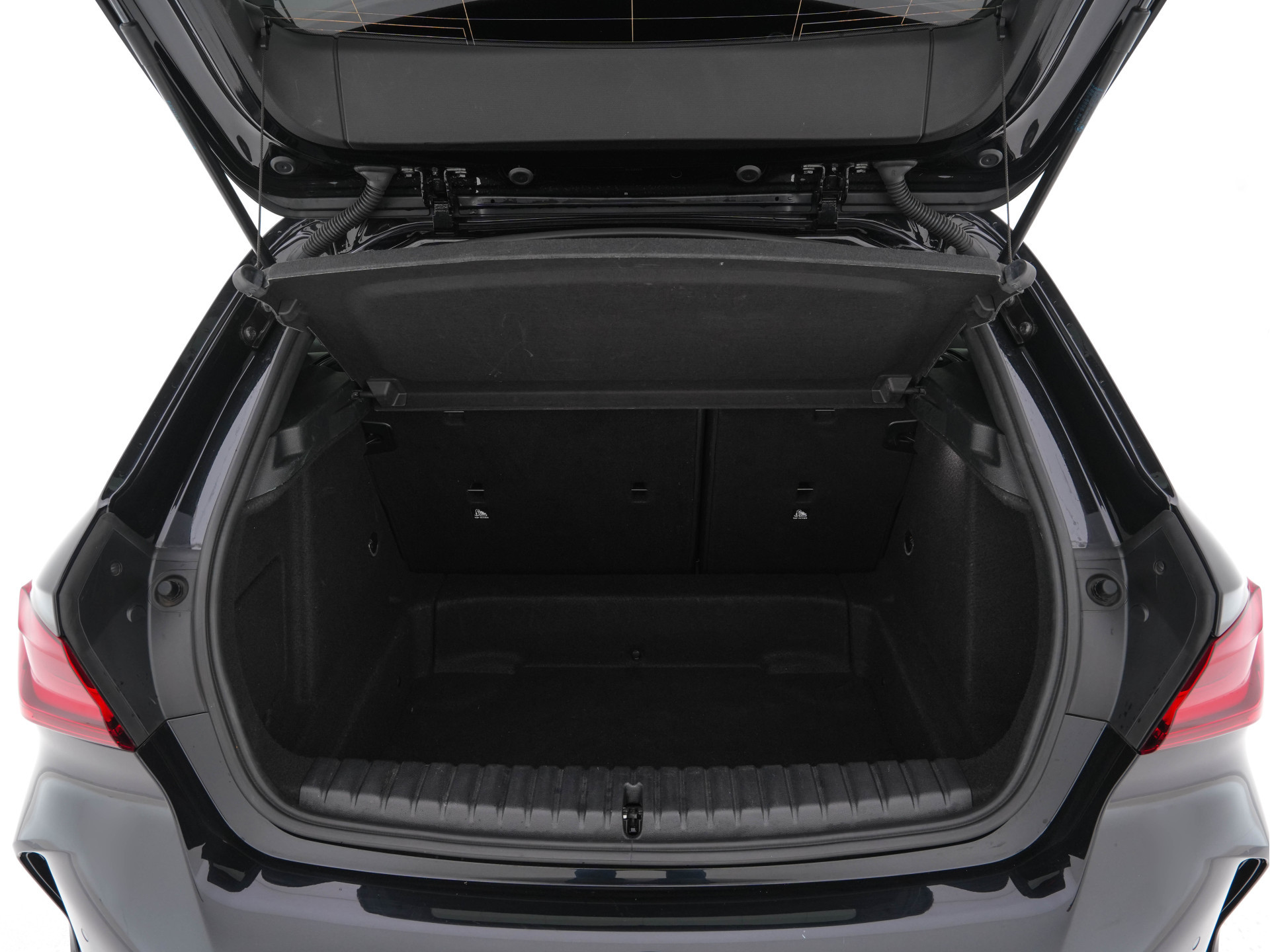 BMW 1-serie M135i xDrive M-Sportpack High Executive Aut. *ALCANTARA-MICROFIBRE | FULL-LED | HEATED-SPORTSEATS | SHIFT-PADDLES | DIGI-COCKPIT | HEAD-UP | NAVI-FULLMAP | DAB+ | PRIVACY-GLASS | AMBIENT-LIGHT | CARBON-INLAY | CARPLAY | 19''ALU*