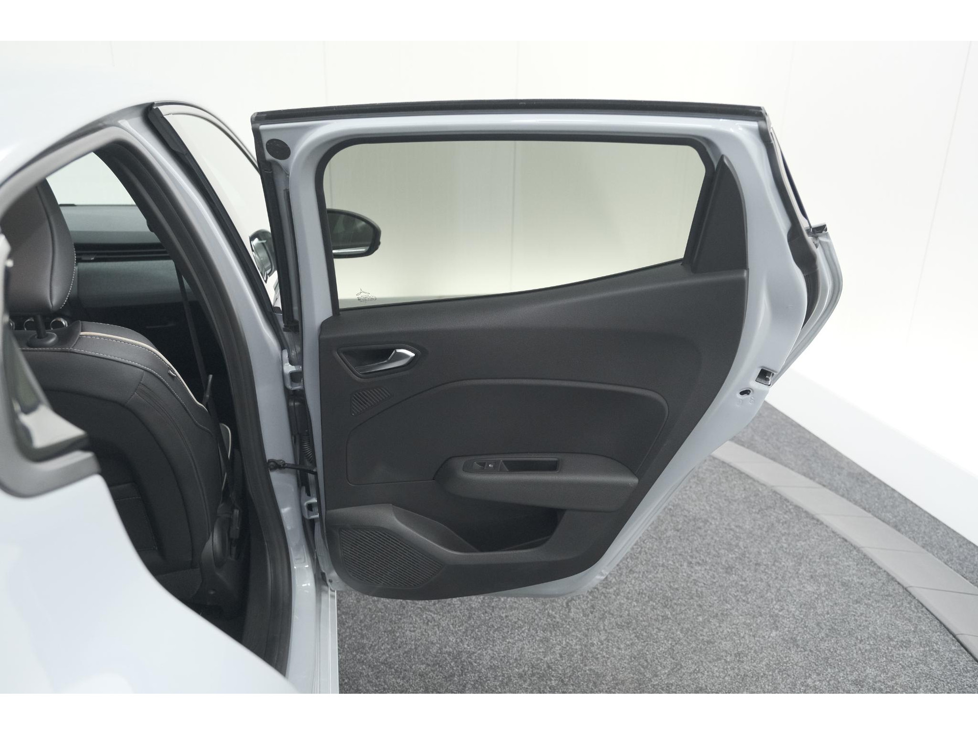 Renault Clio 1.6 E-Tech Full Hybrid 145 techno | 360 Camera | Adaptieve Cruise Control | Dodehoekdetectie | 9.3 Inch Groot Scherm