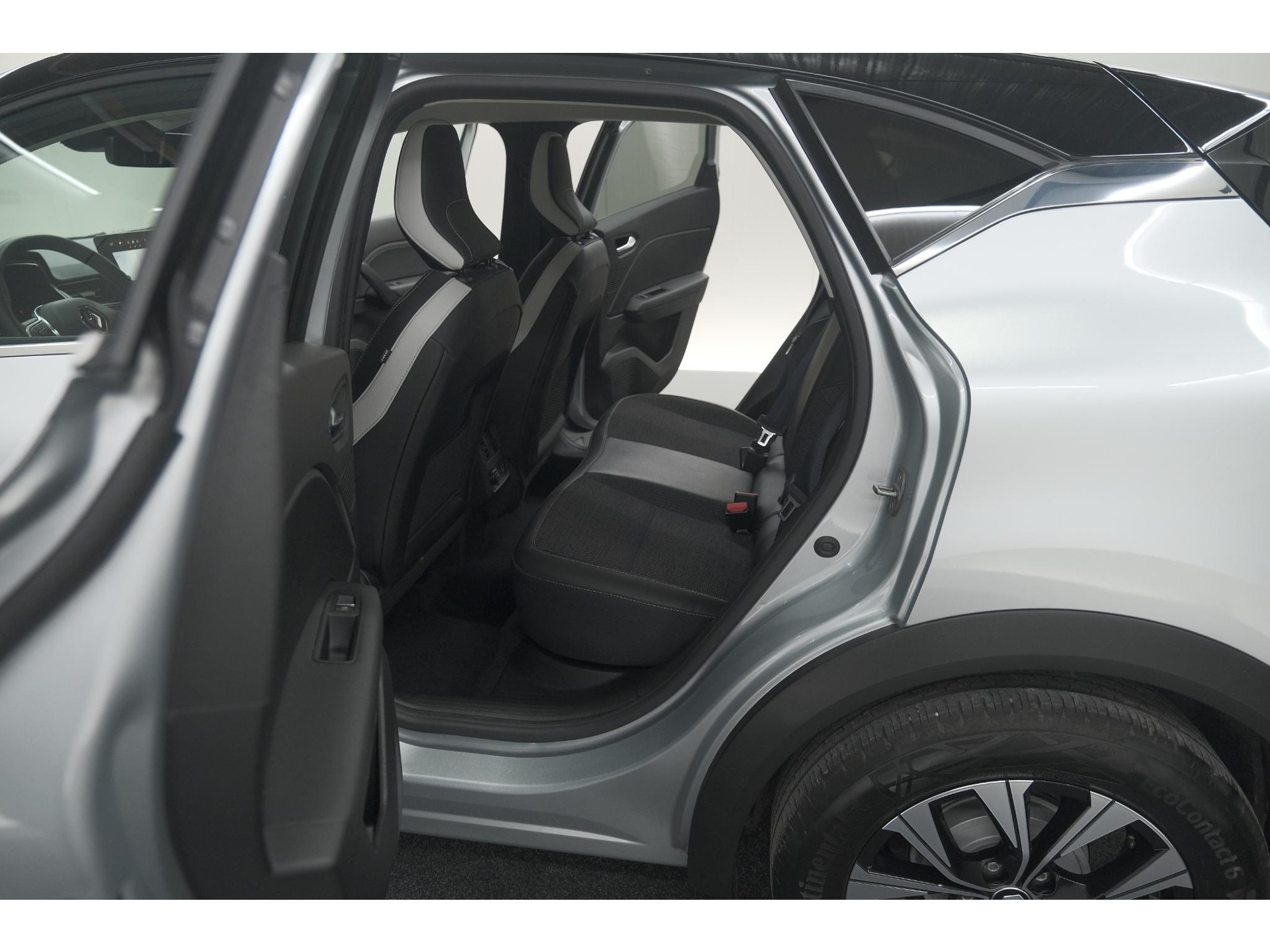 Renault Captur Mild Hybrid 140 EDC Techno | Trekhaak | 360 Camera | 9.3 Inch Grootscherm | Apple Carplay | Parkeersensoren