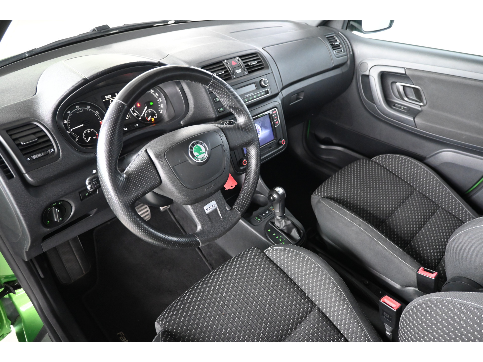 ŠKODA Fabia 1.4 TSI RS 180PK! Automaat Clima Carplay Cruise Control Stoelverwarming Inruil Mogelijk!