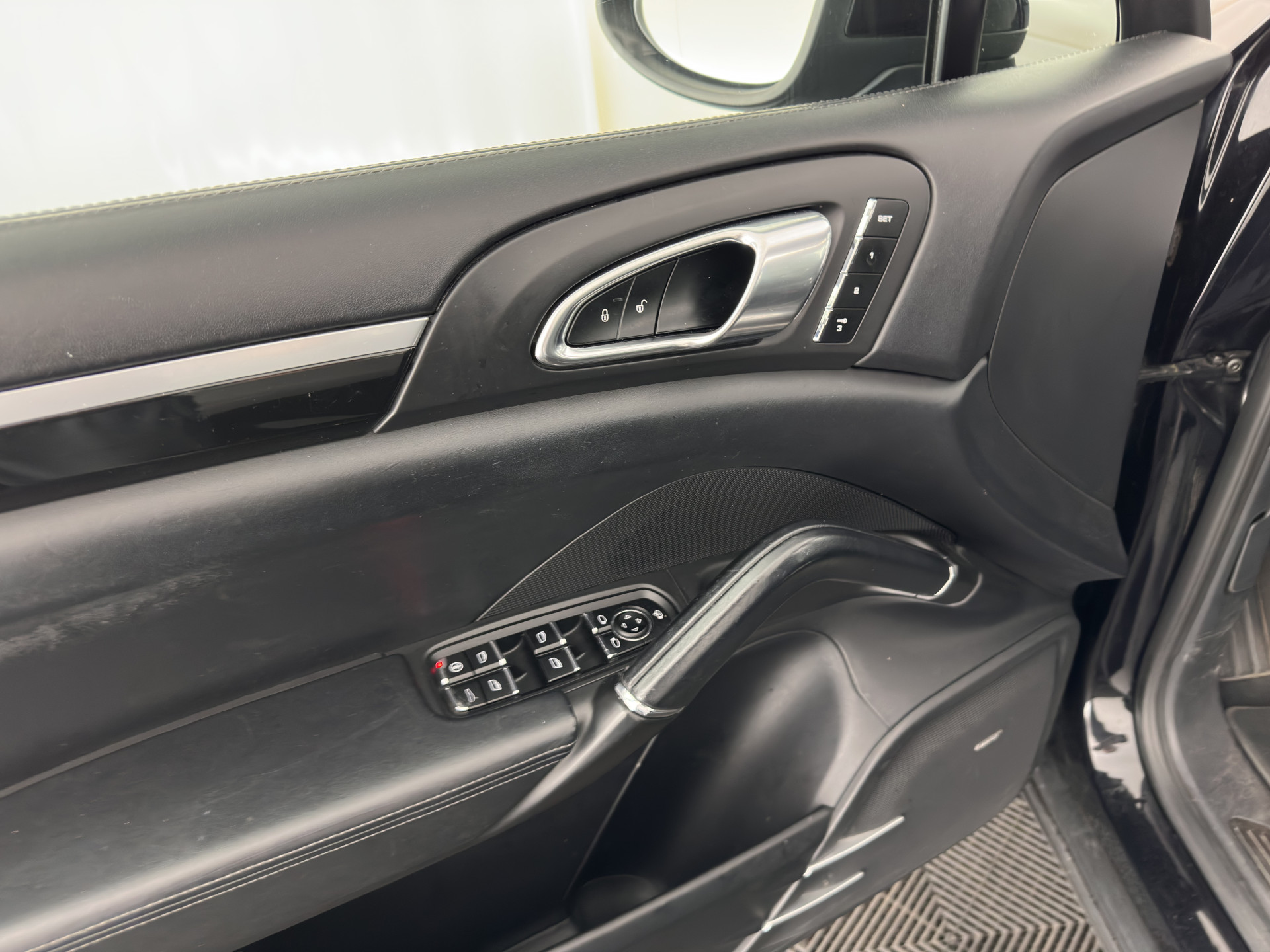 Porsche Cayenne 3.0 D Aut. *PANO | LEATHER | XENON-PLUS | SPORT-CHRONO | HEATED-COMFORTSEATS | BOSE-SOUND | MEMORY-PACK |  AIR-SUSPENSION | NAVI-FULLMAP | TOWBAR | LANE-ASSIST | SHIFT-PADDLES | 18''ALU*