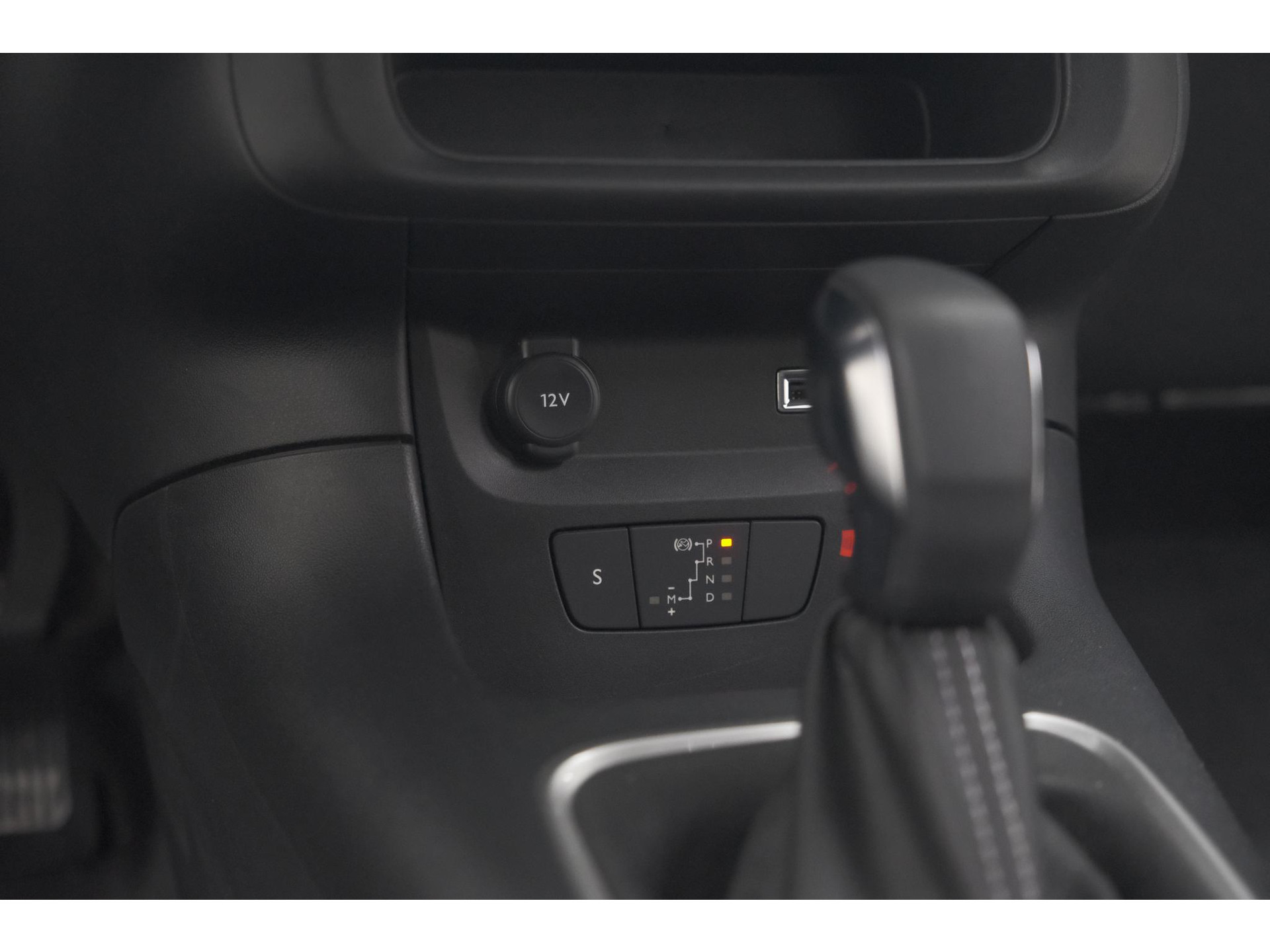 Citroen C3 PureTech 110 EAT6 Max | Apple Carplay | Parkeersensoren | Climate Control | 16 Inch Lichtmetalen Velgen