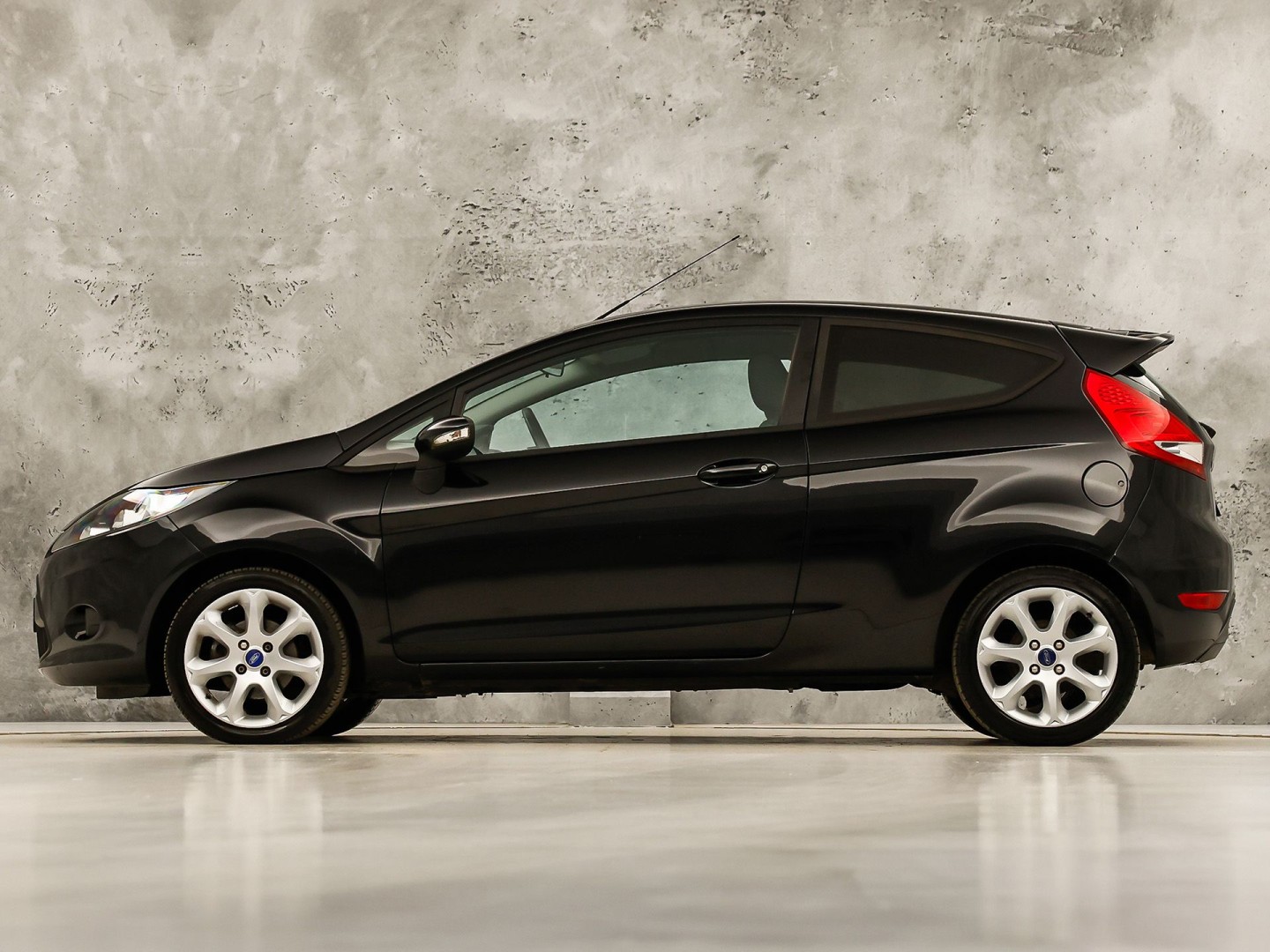 Ford Fiesta 1.25 S-Edition (AIRCO, LM VELGEN, ELEK RAMEN, GETINT GLAS, SPORTSTOELEN, MULTIFUNCTIONEEL STUURWIEL, NIEUWSTAAT)