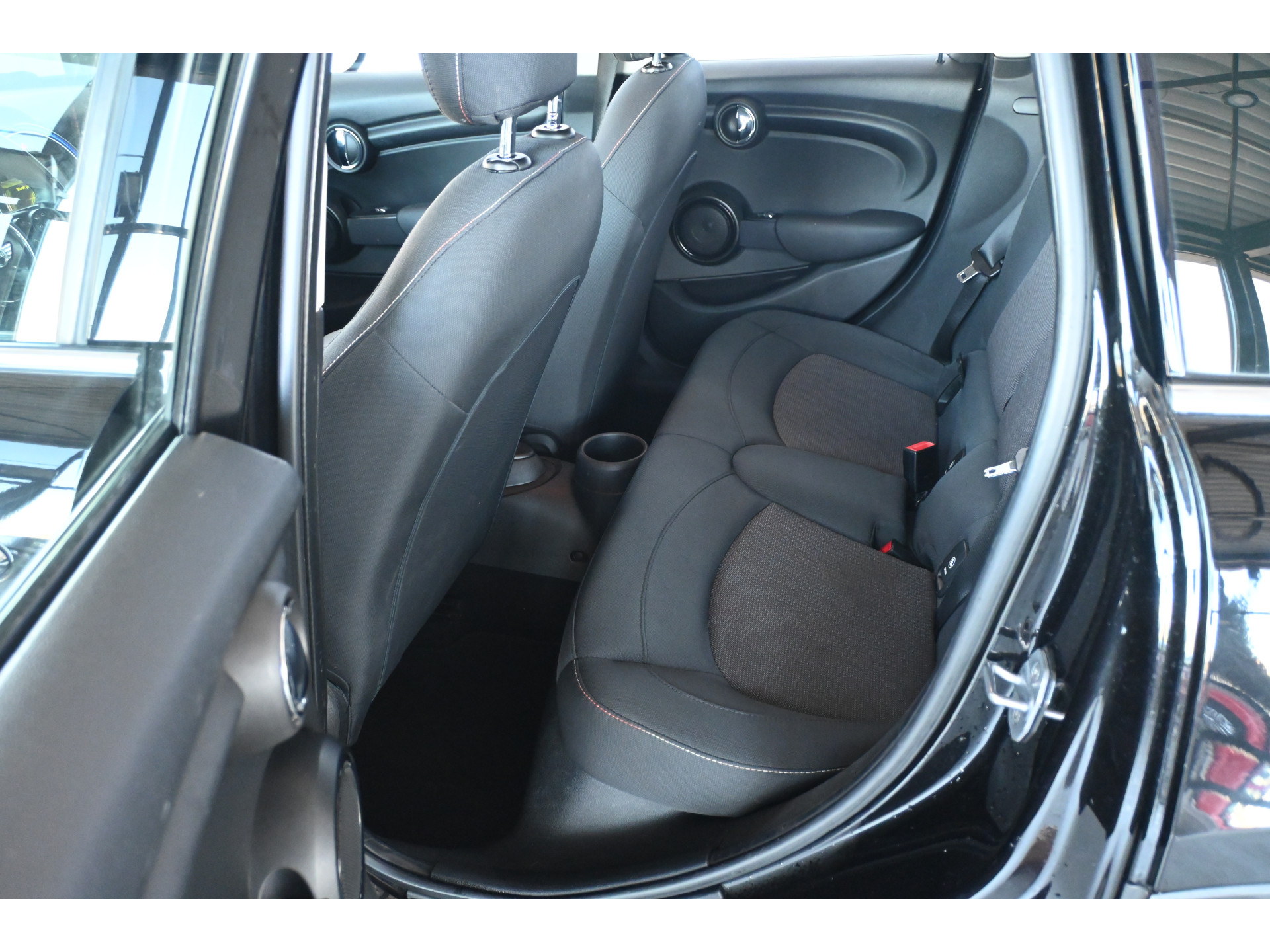 MINI Mini 1.5 Business Nap Airco Cruise control Navigatie Lichtmetaal Inruil mogelijk